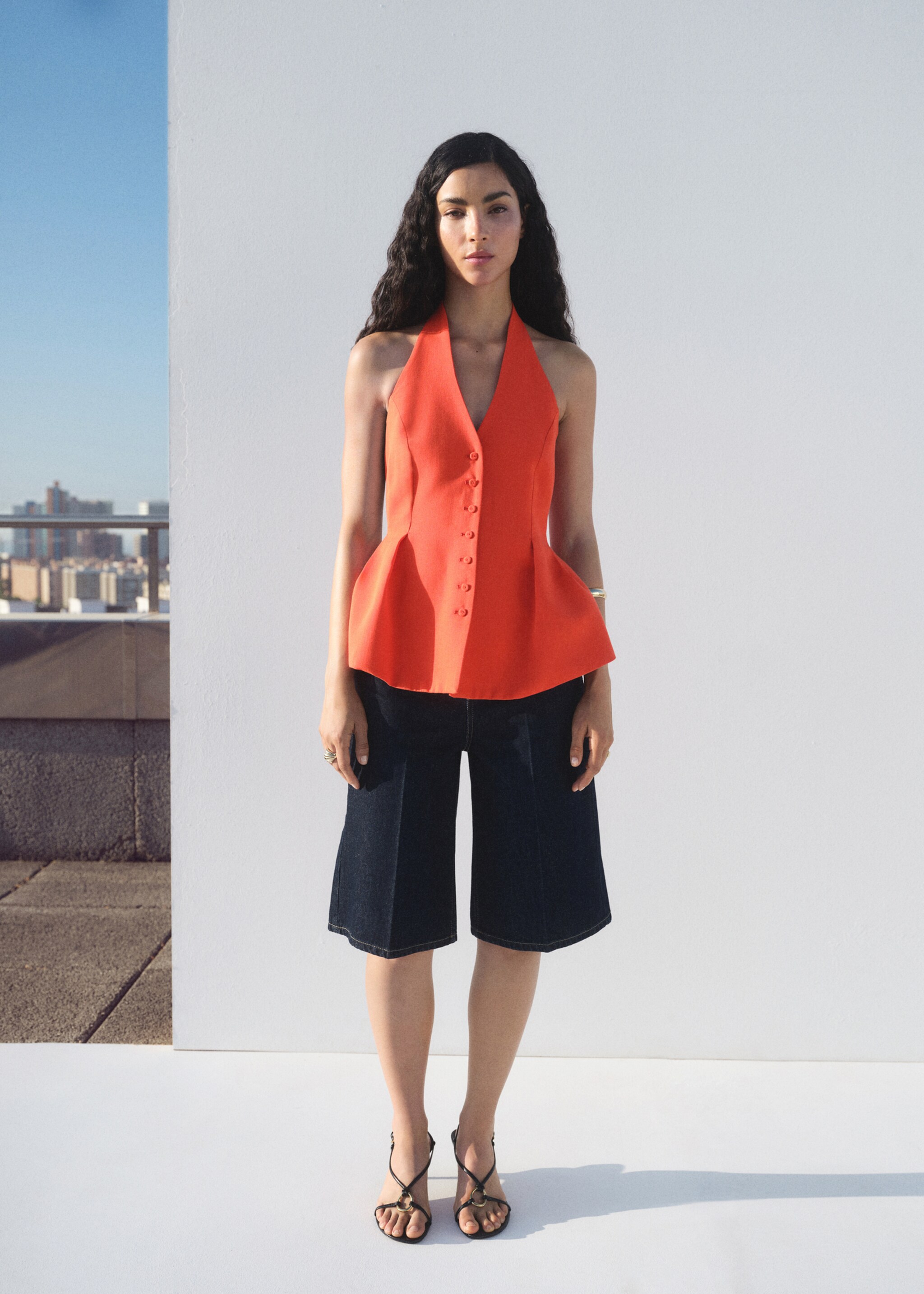 Colete peplum com gola halter - Plano geral
