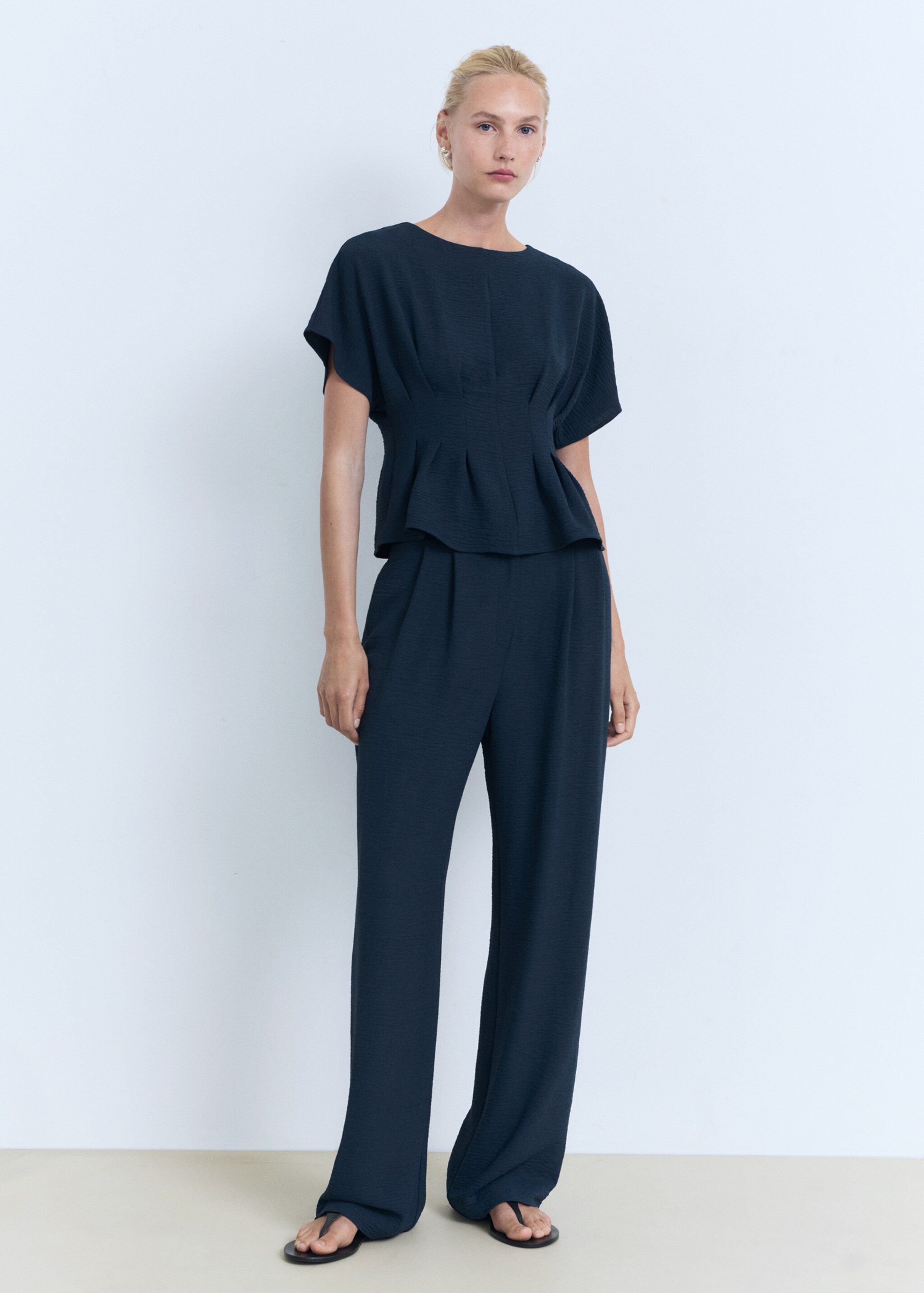 Short-sleeved peplum blouse - General plane