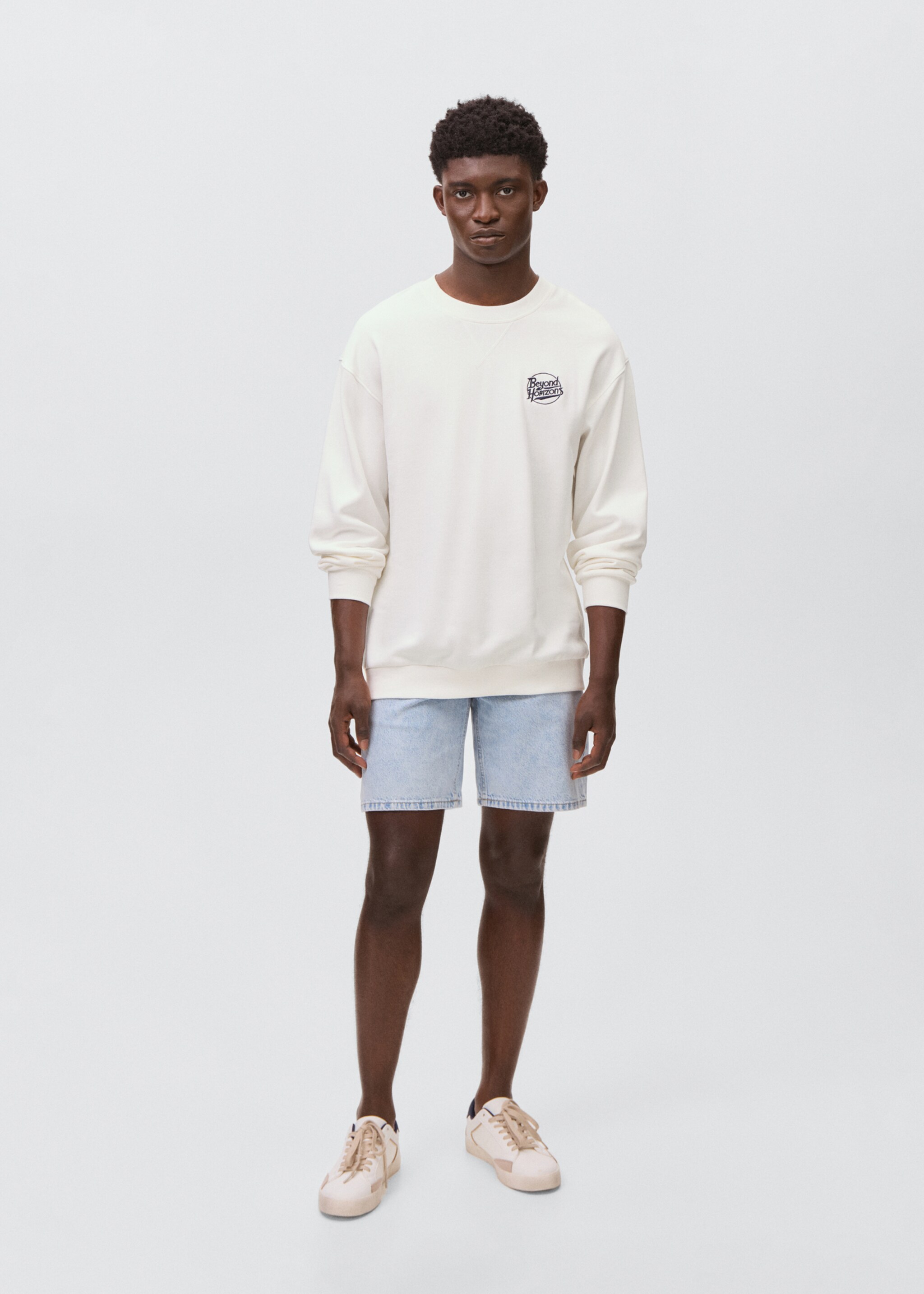 Gemustertes Sweatshirt mit Stickerei - Allgemeine Ansicht