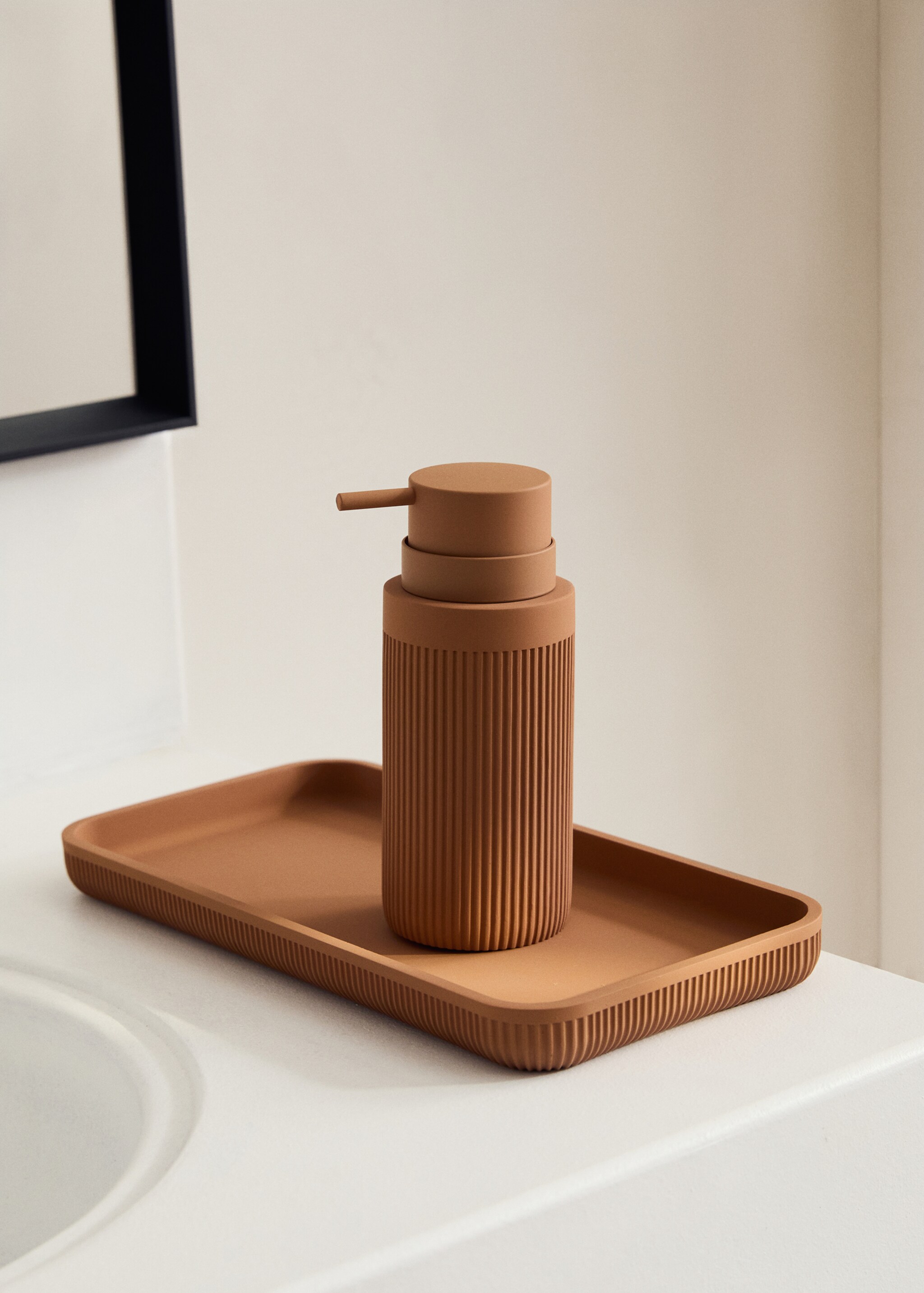 Resin soap dispenser - General plane