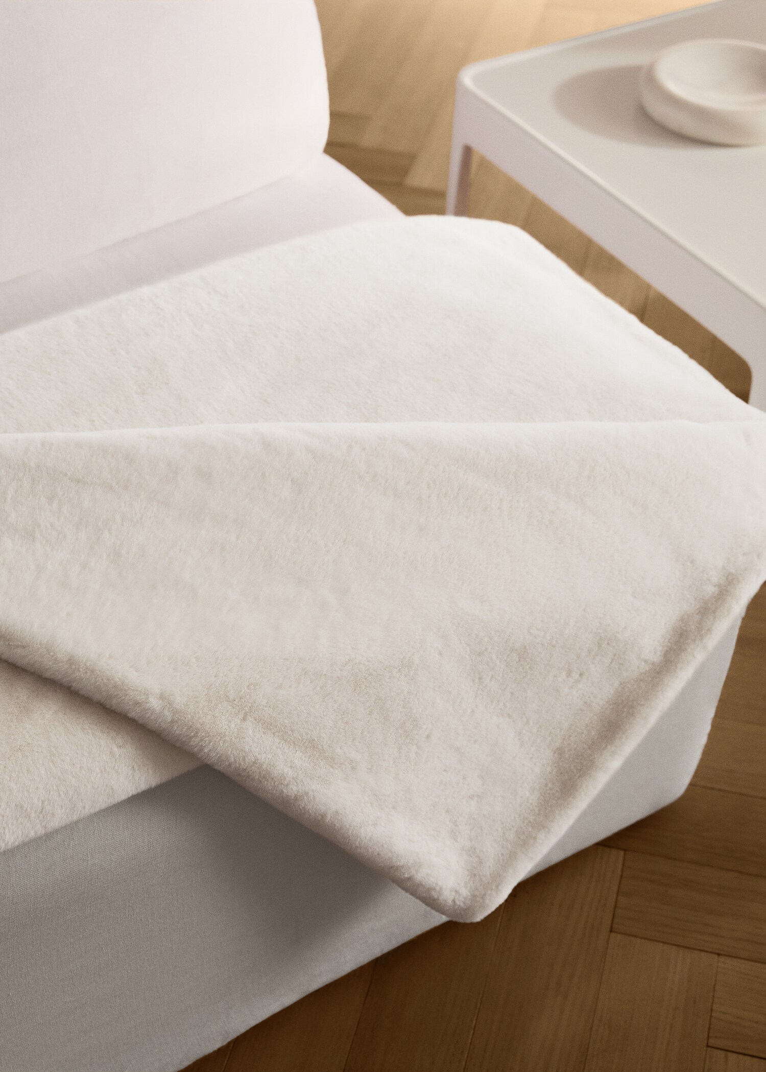 Medium double-faced fur-effect blanket - General plane