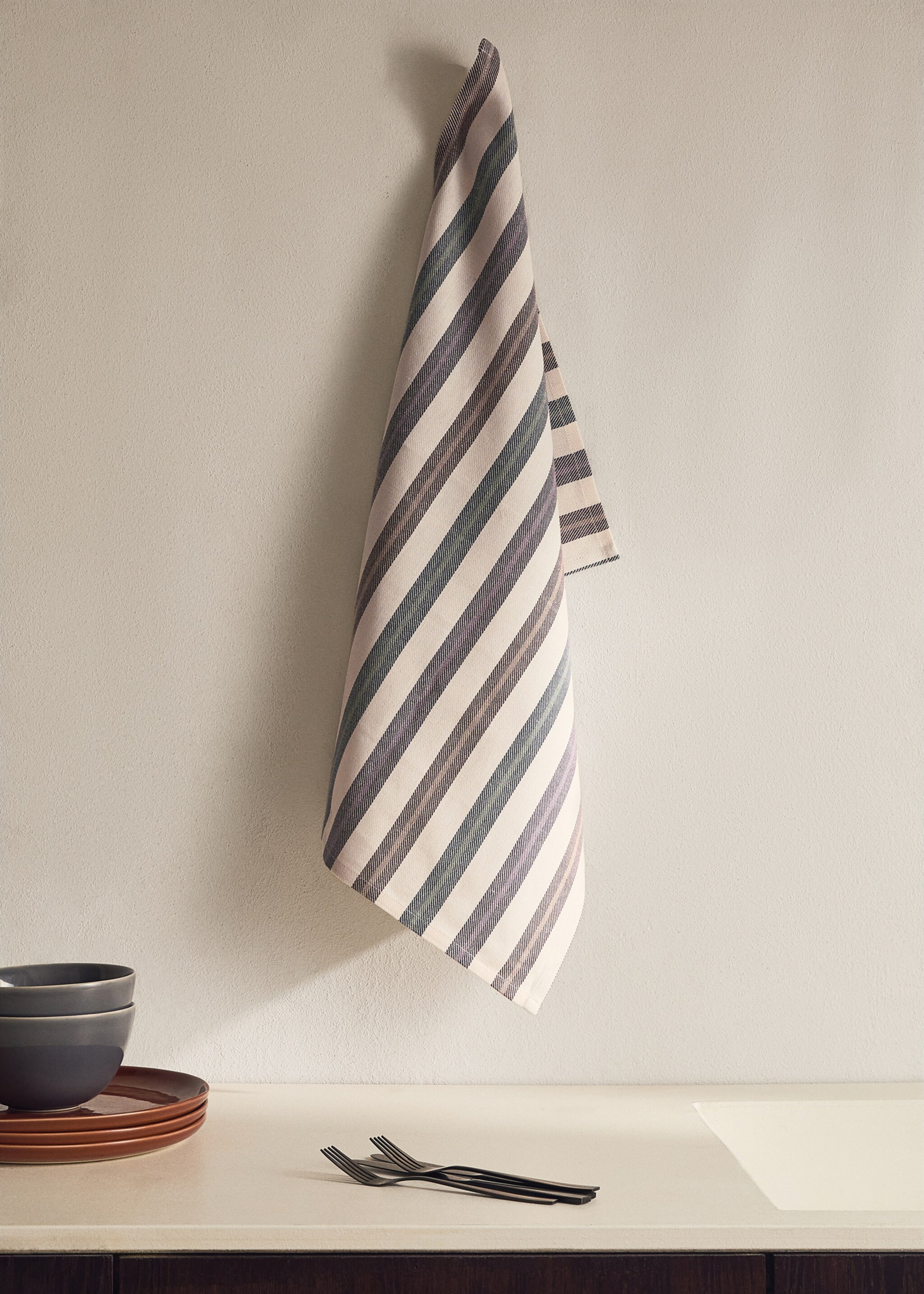 Coloured striped fabric - General plane, Dark Red. Ref: 17053330-00.