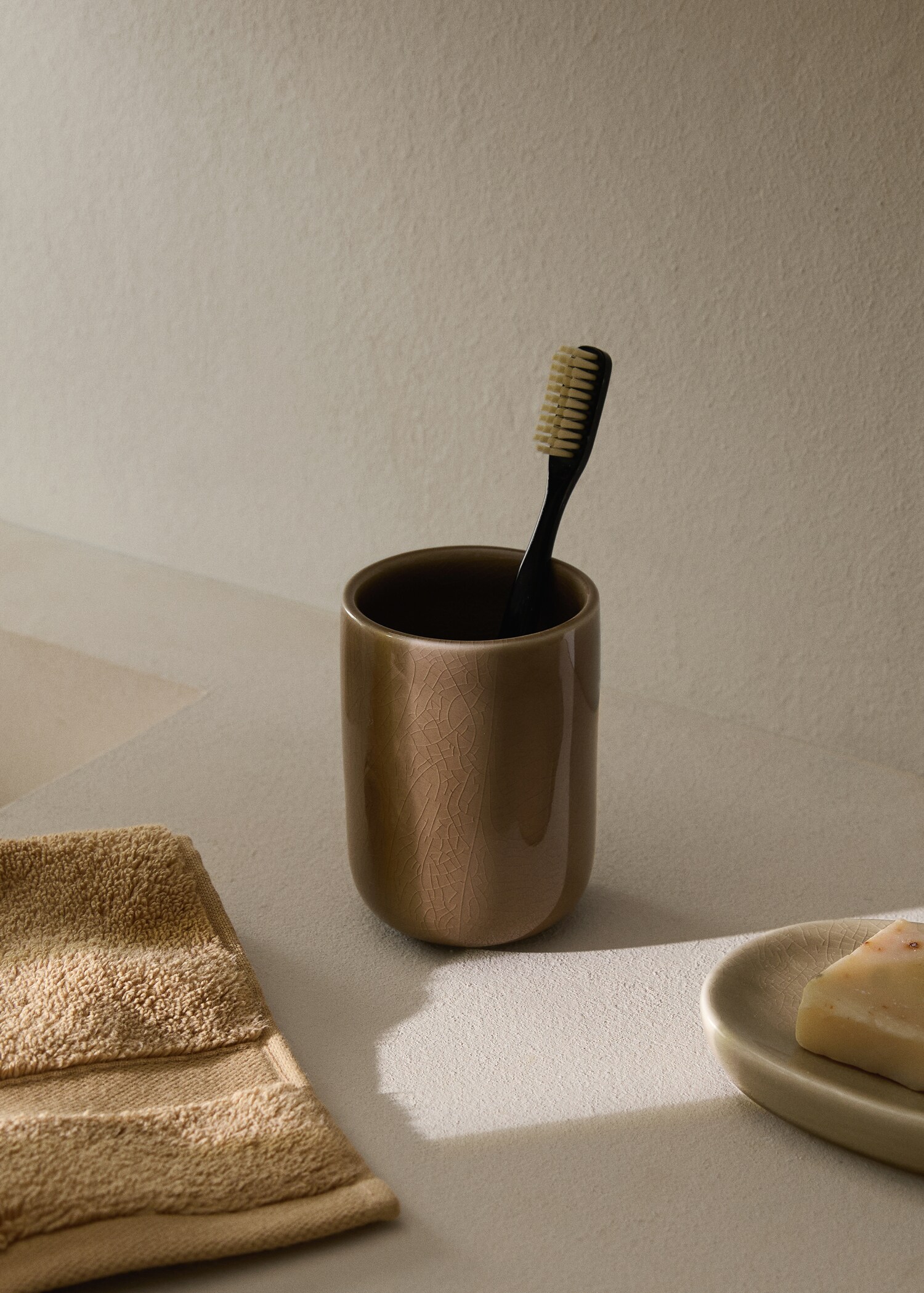 Coloured stoneware soap dish - General plane