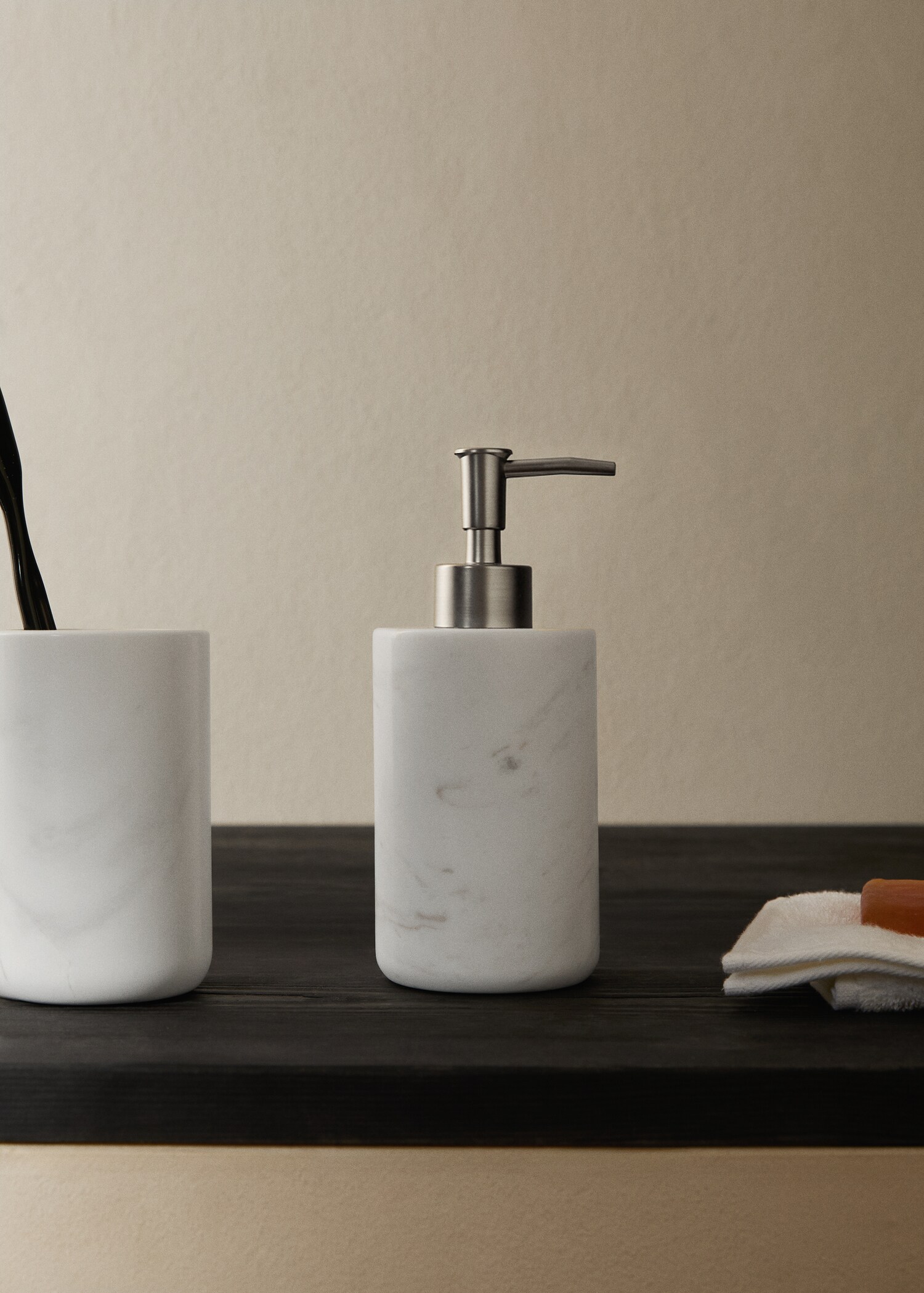 Plain marble soap dispenser - General plane