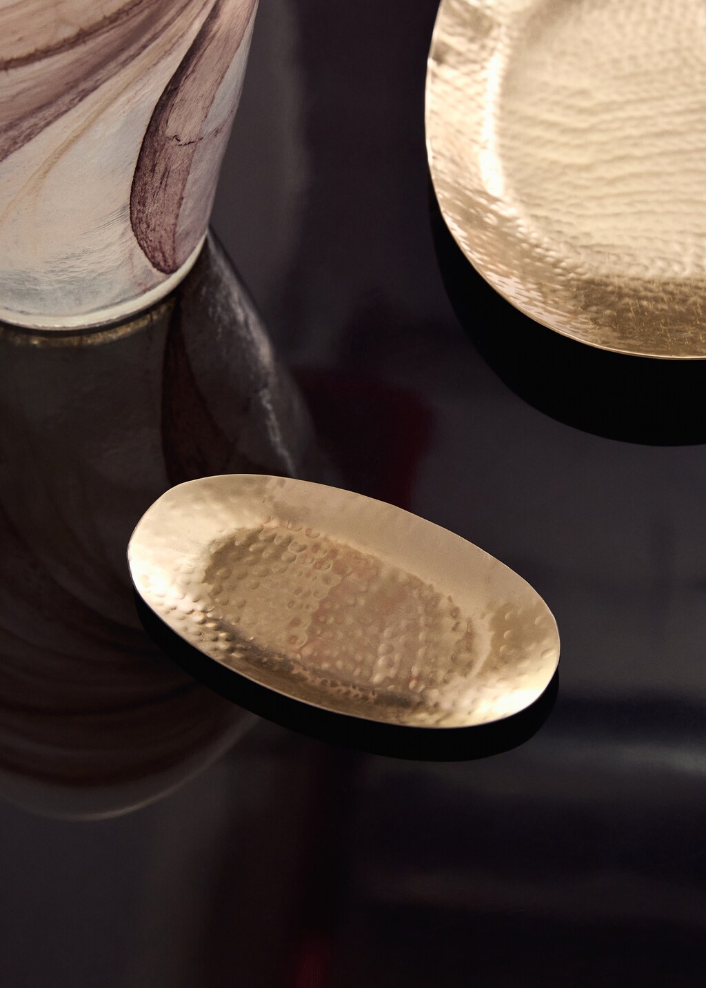 Medium golden decorative tray