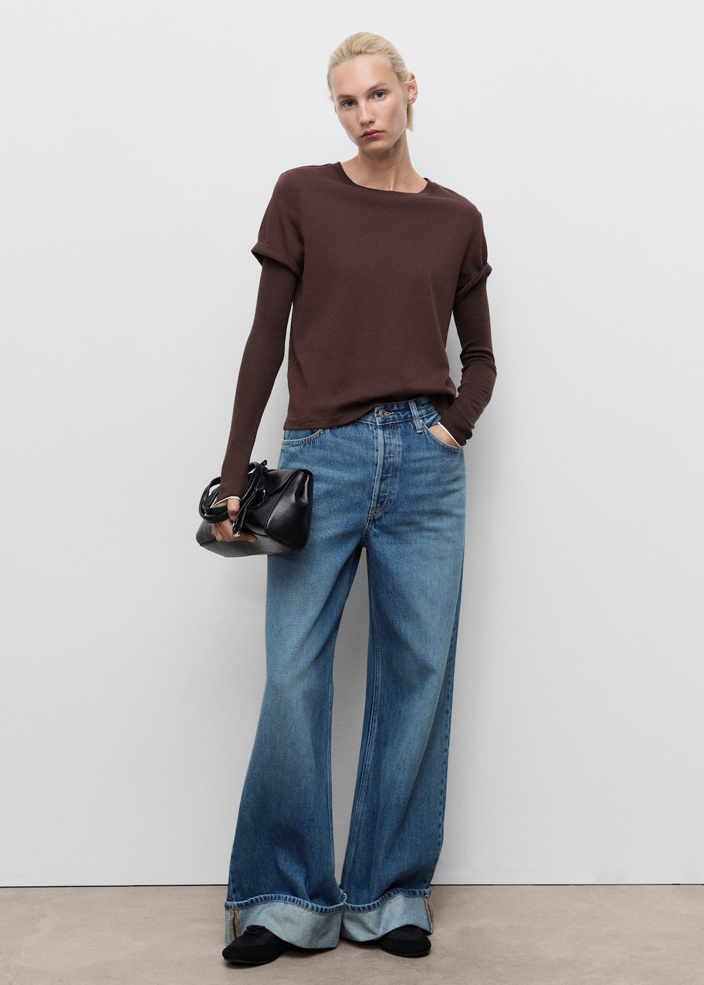 Wide-leg jeans with turn-up hem