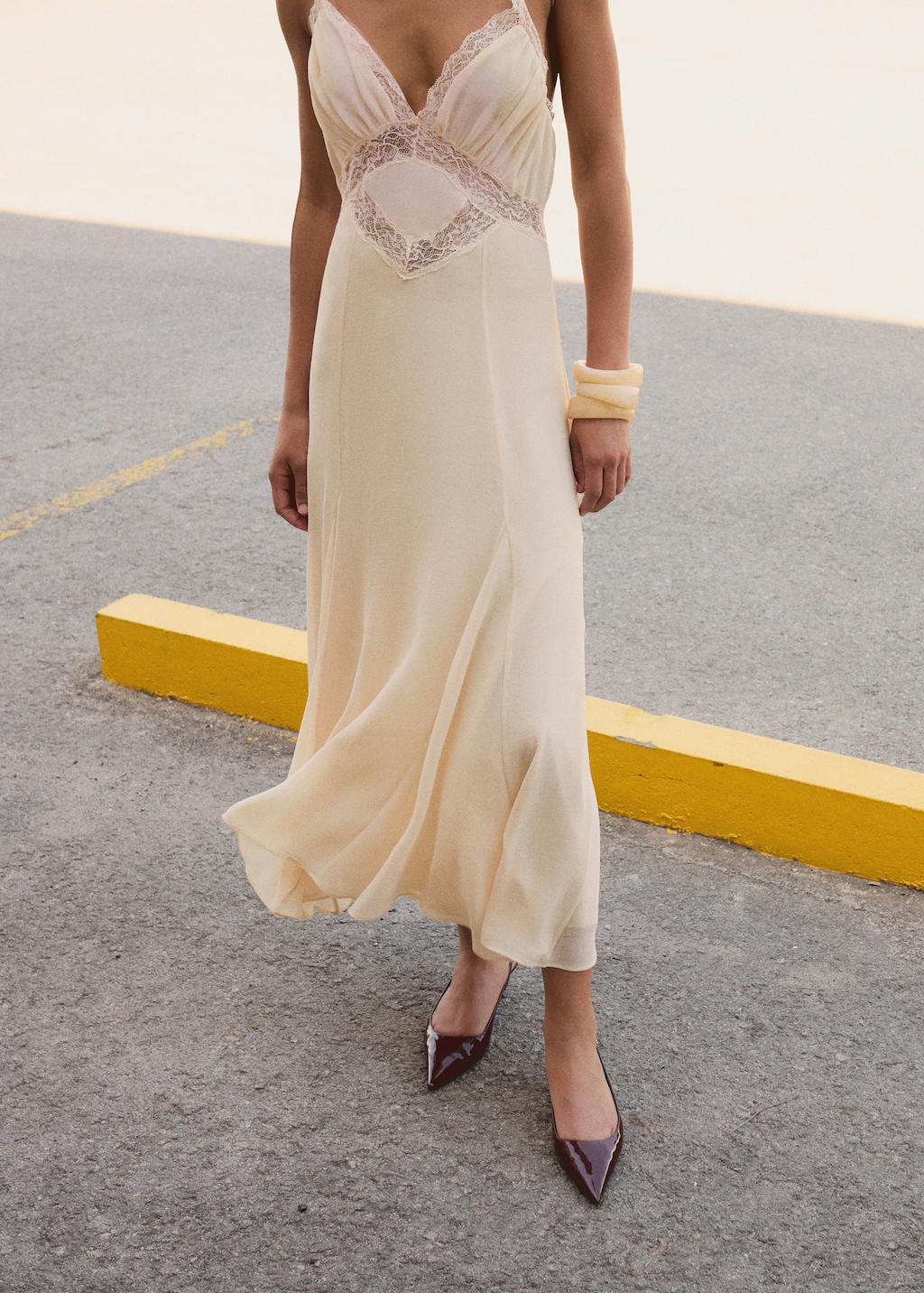 Kitten-heel patent leather shoes