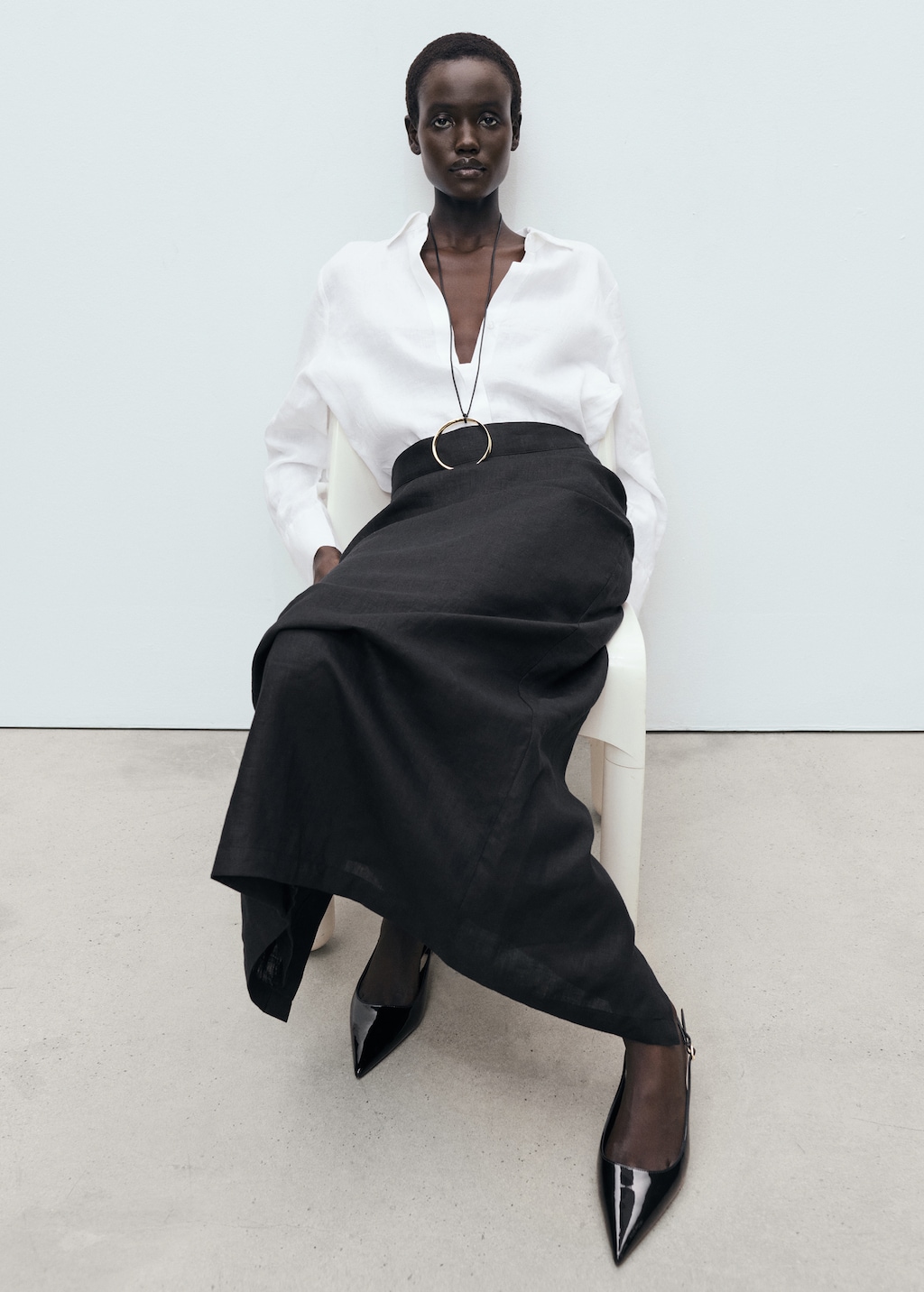 Kitten-heel patent leather shoes