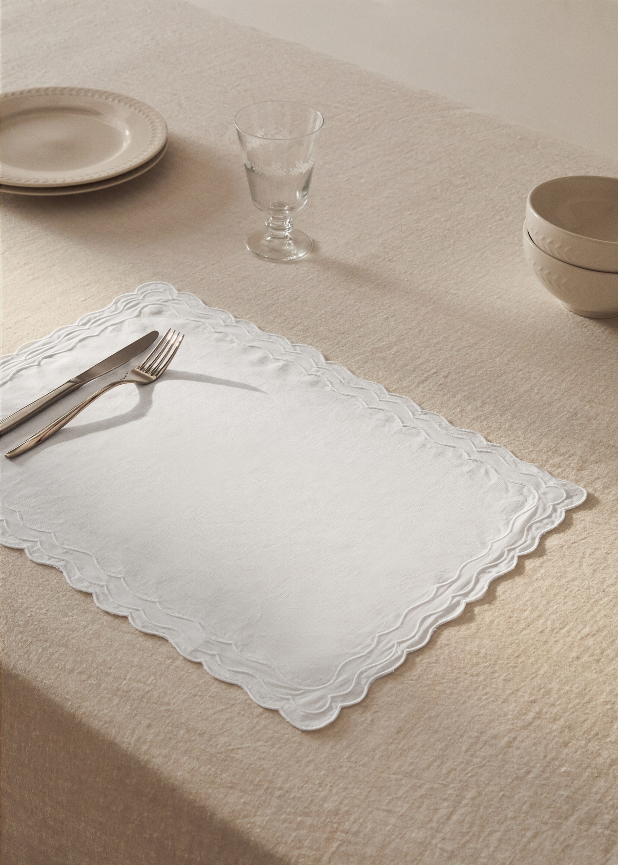 Waves pattern linen placemat - General plane, White. Ref: 17054124-00.