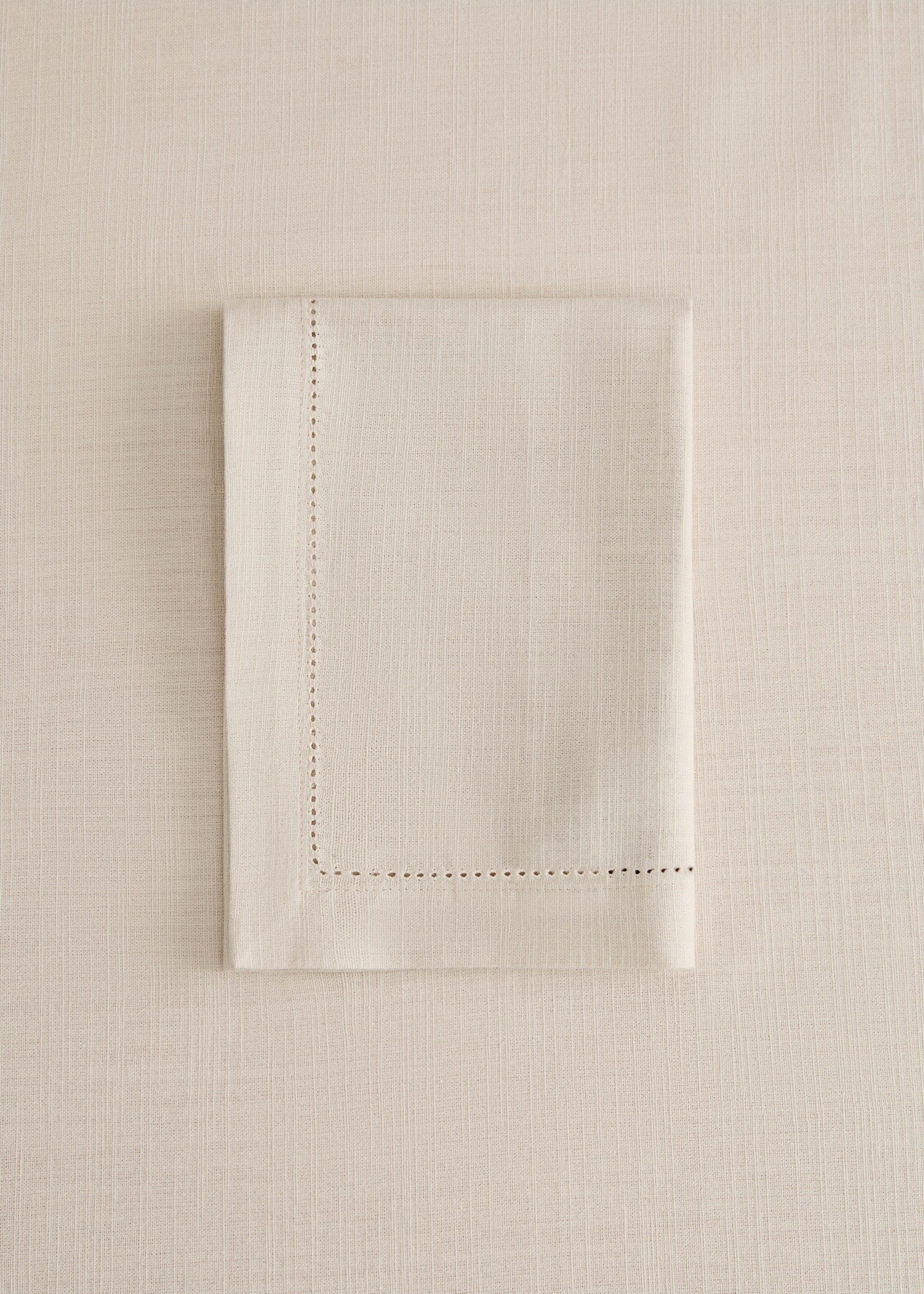 Cotton napkin with hemstitch - General plane, Vanilla. Ref: 17054129-00.
