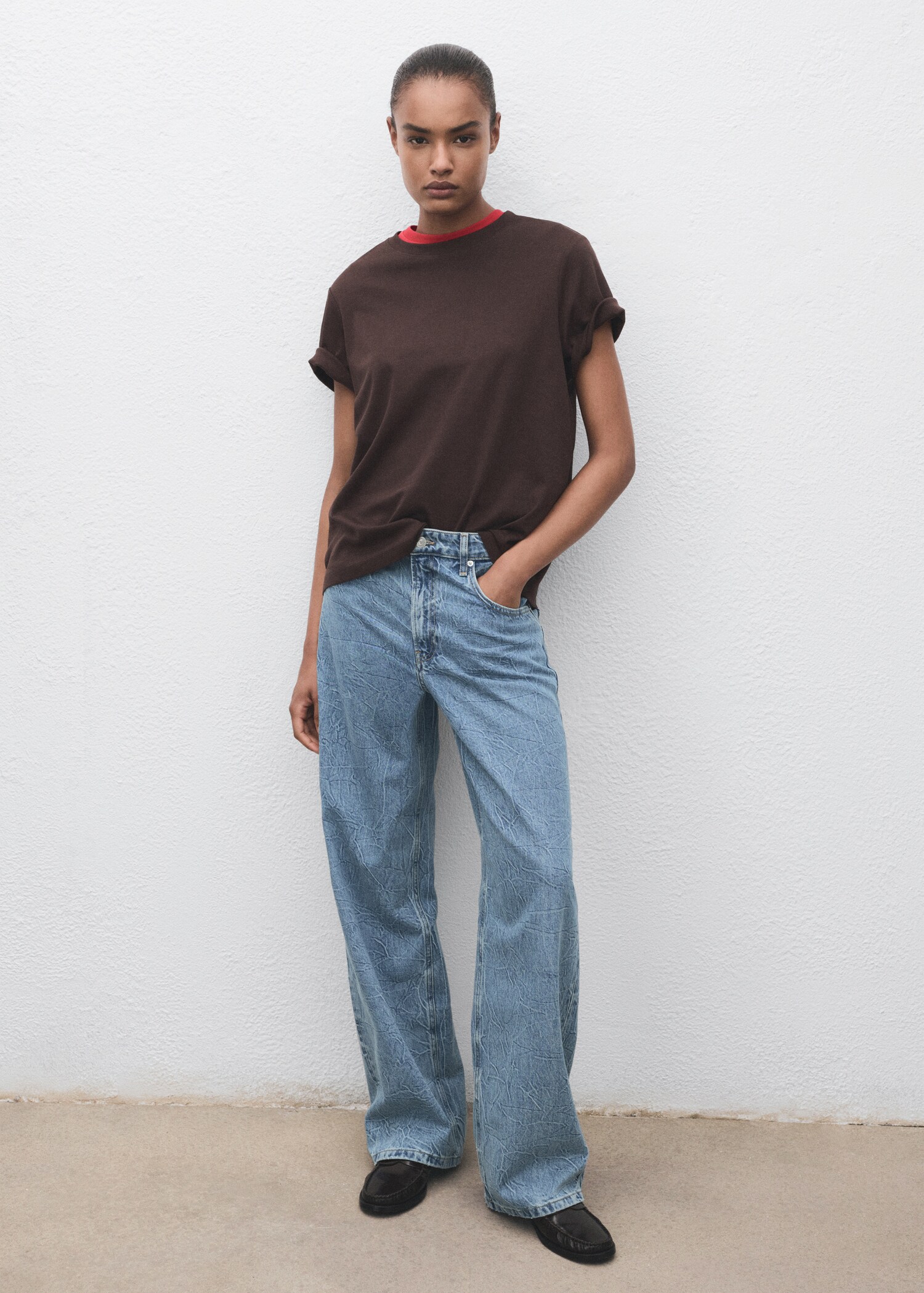 Jeans retos com cintura de altura média - Plano geral