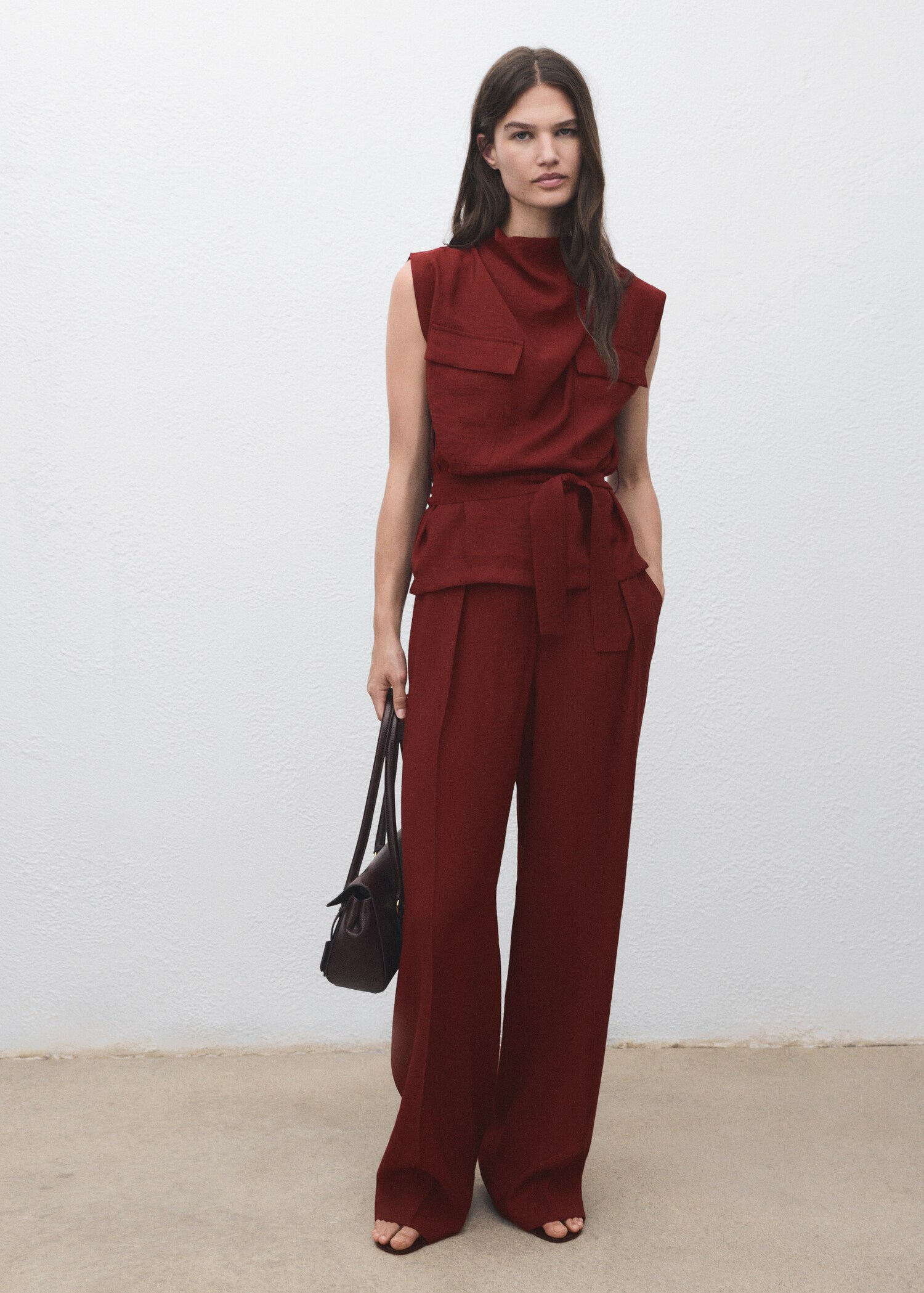 Straight-fit pleated trousers - General plane