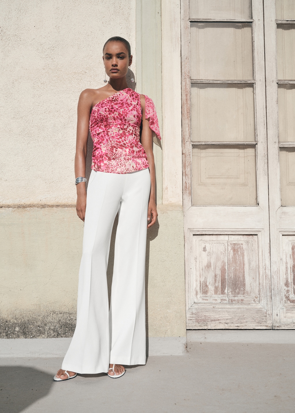 Asymmetric printed top