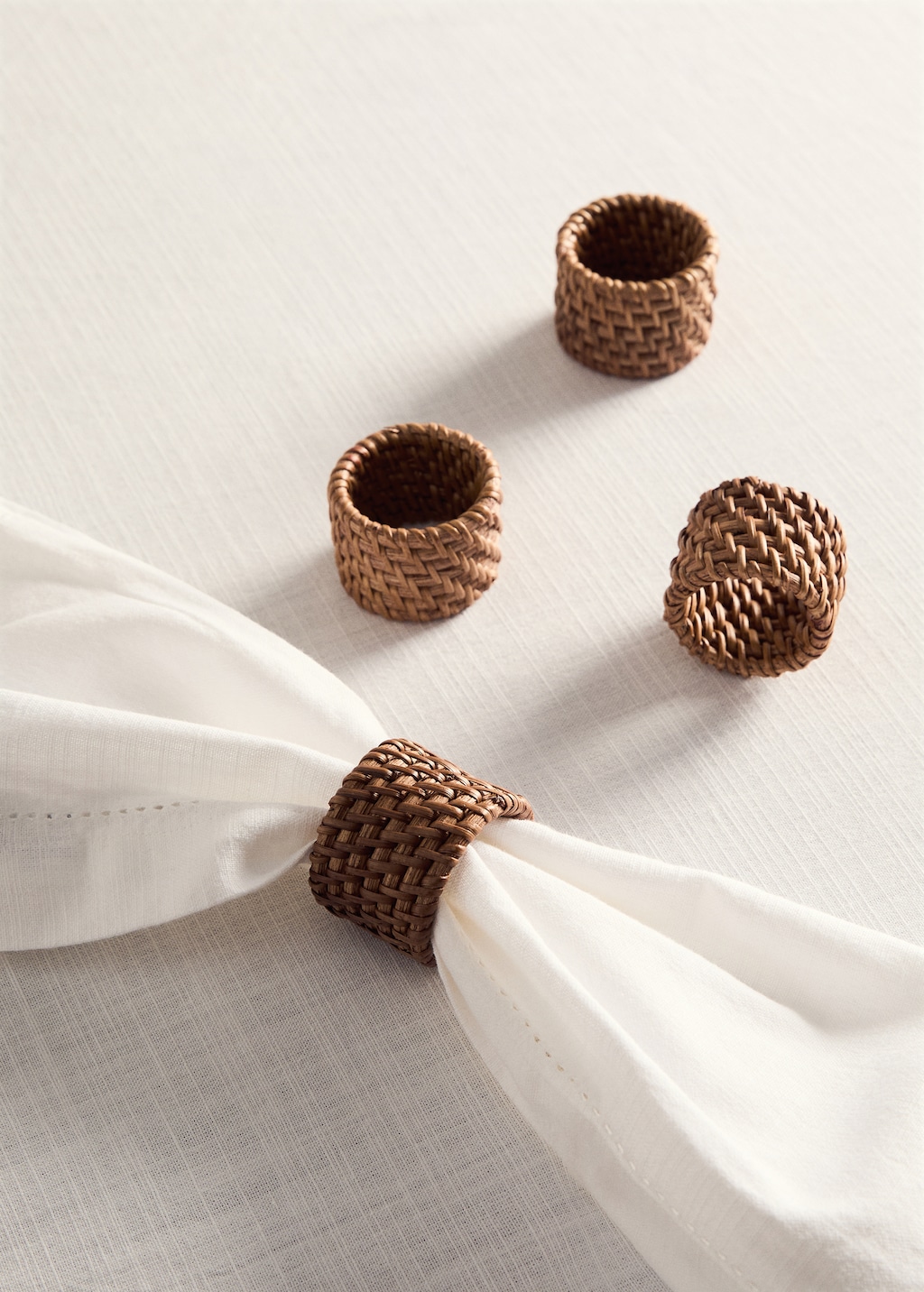 Set of 4 rattan napkin holders