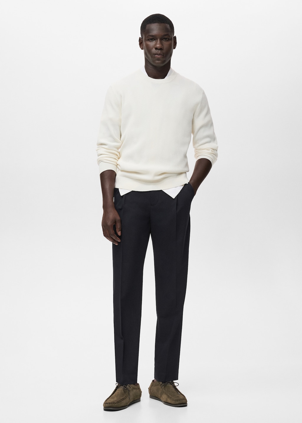 Fluid straight-leg pants with pleats