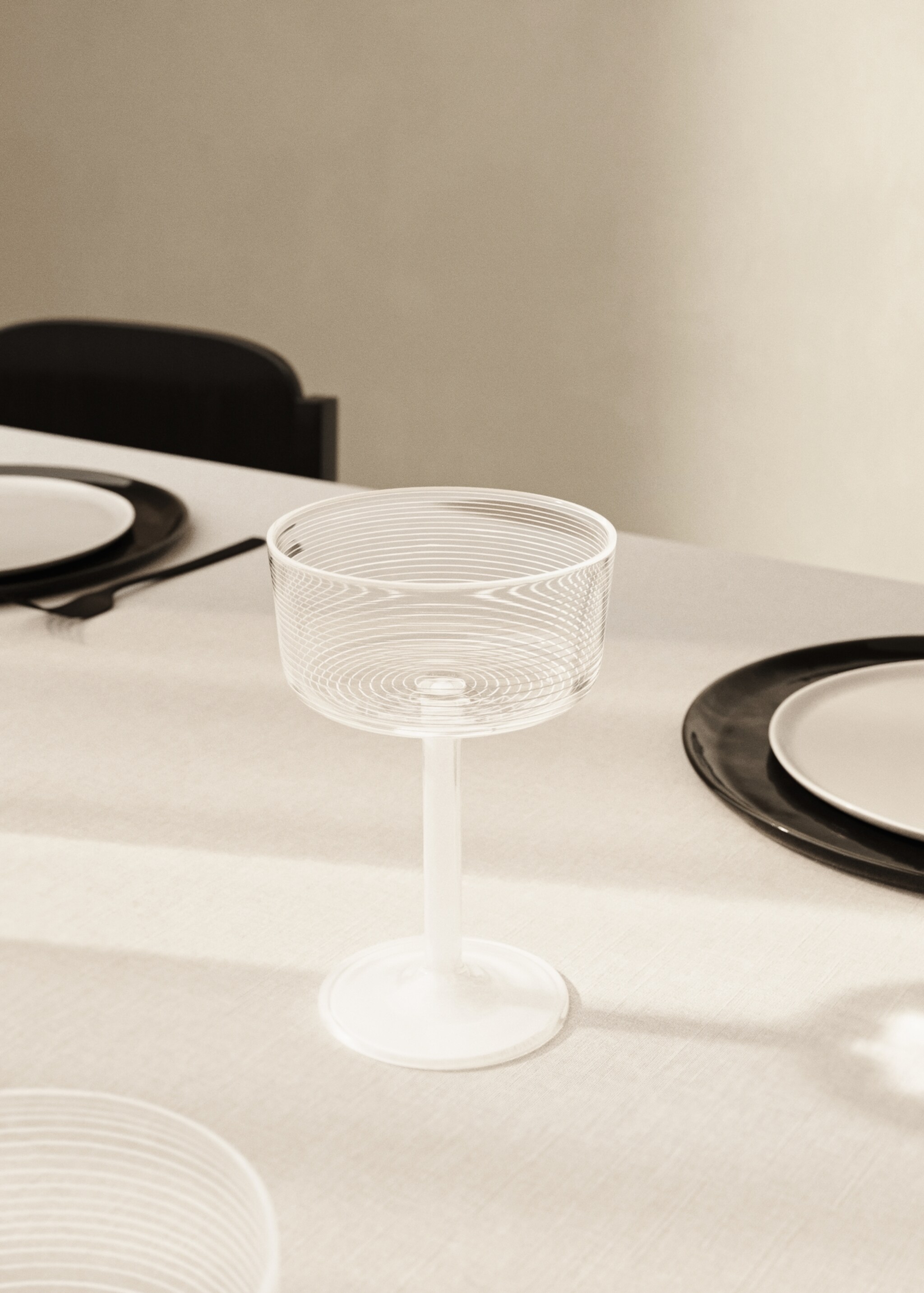 Lines borosilicate goblet - General plane, White. Ref: 17055164-00.