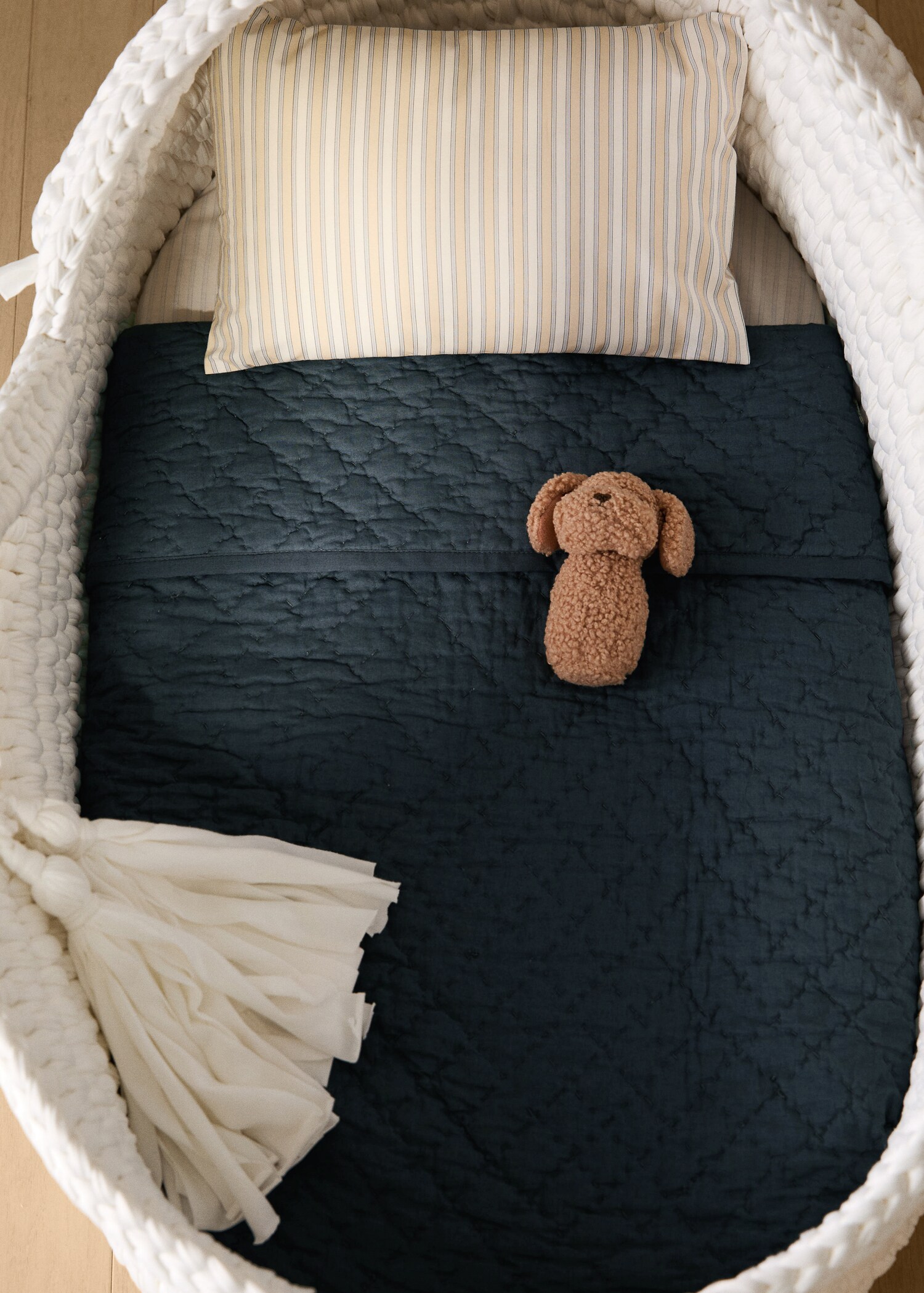 Hand-stitched cotton bedspread for mini-cot - General plane