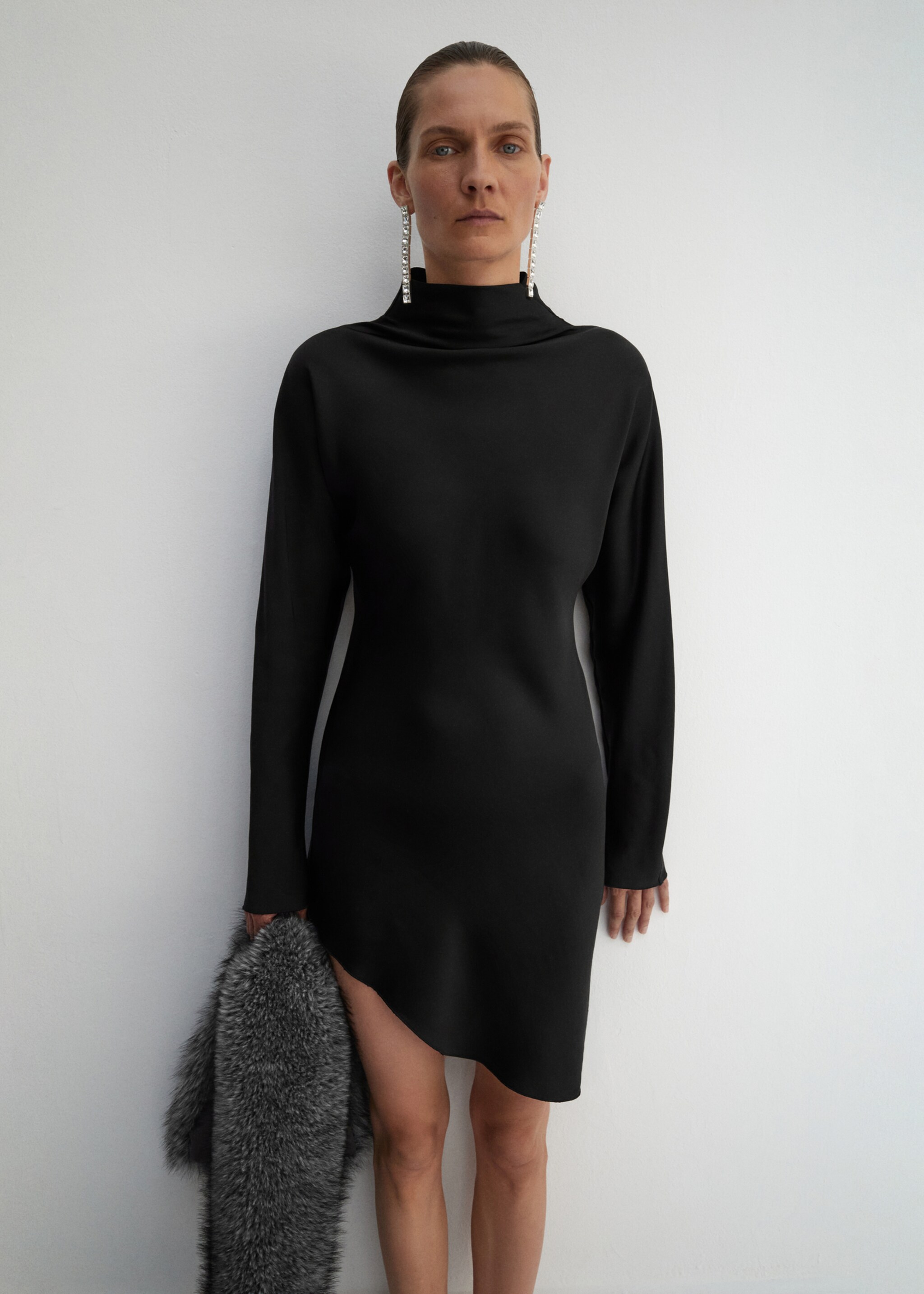 Asymmetrical satin-finish dress with asymmetrical hem - General plane, Black. Ref: 17056355-00.