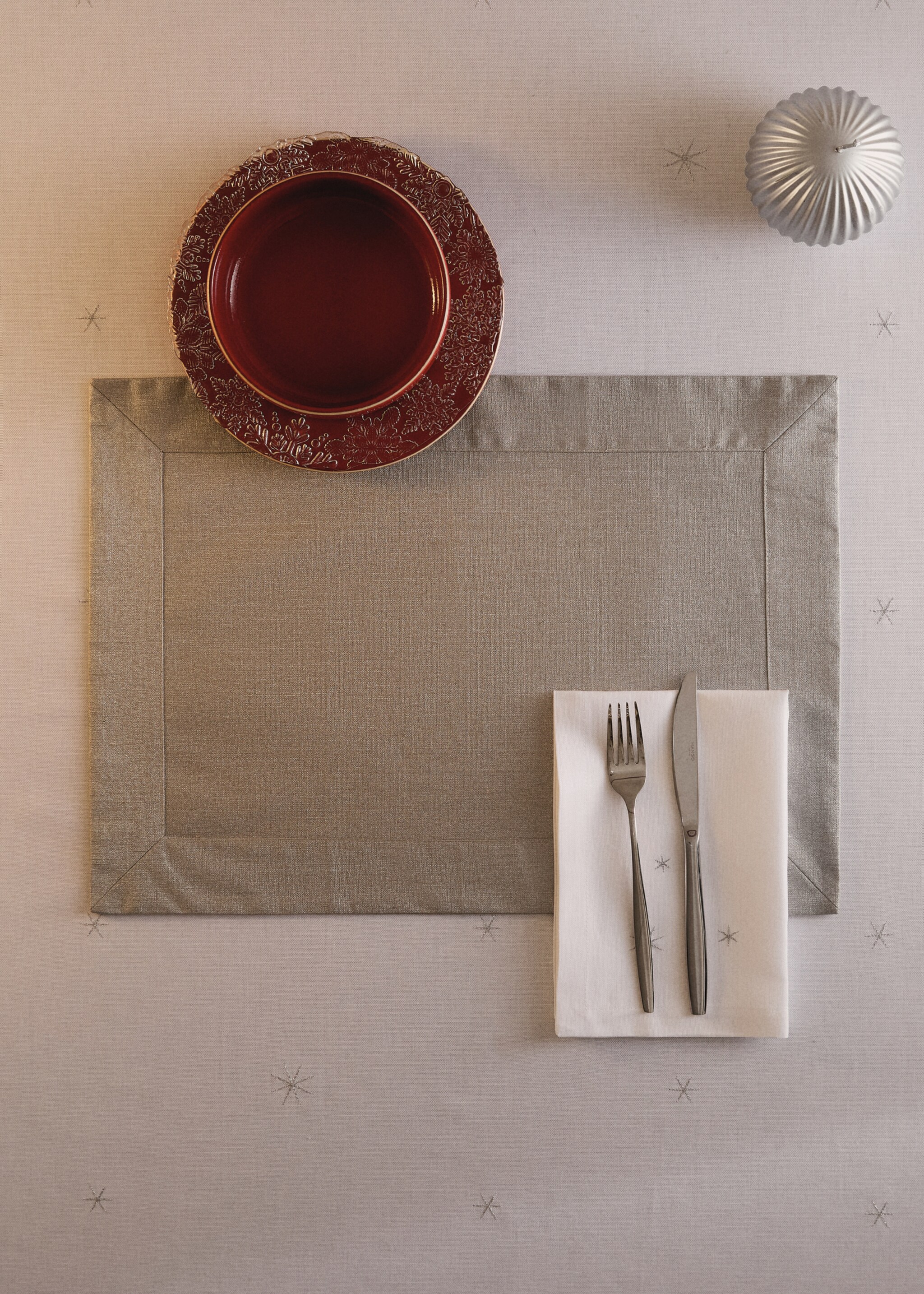 Linen placemat with stitching - General plane, Silver. Ref: 17057782-00.