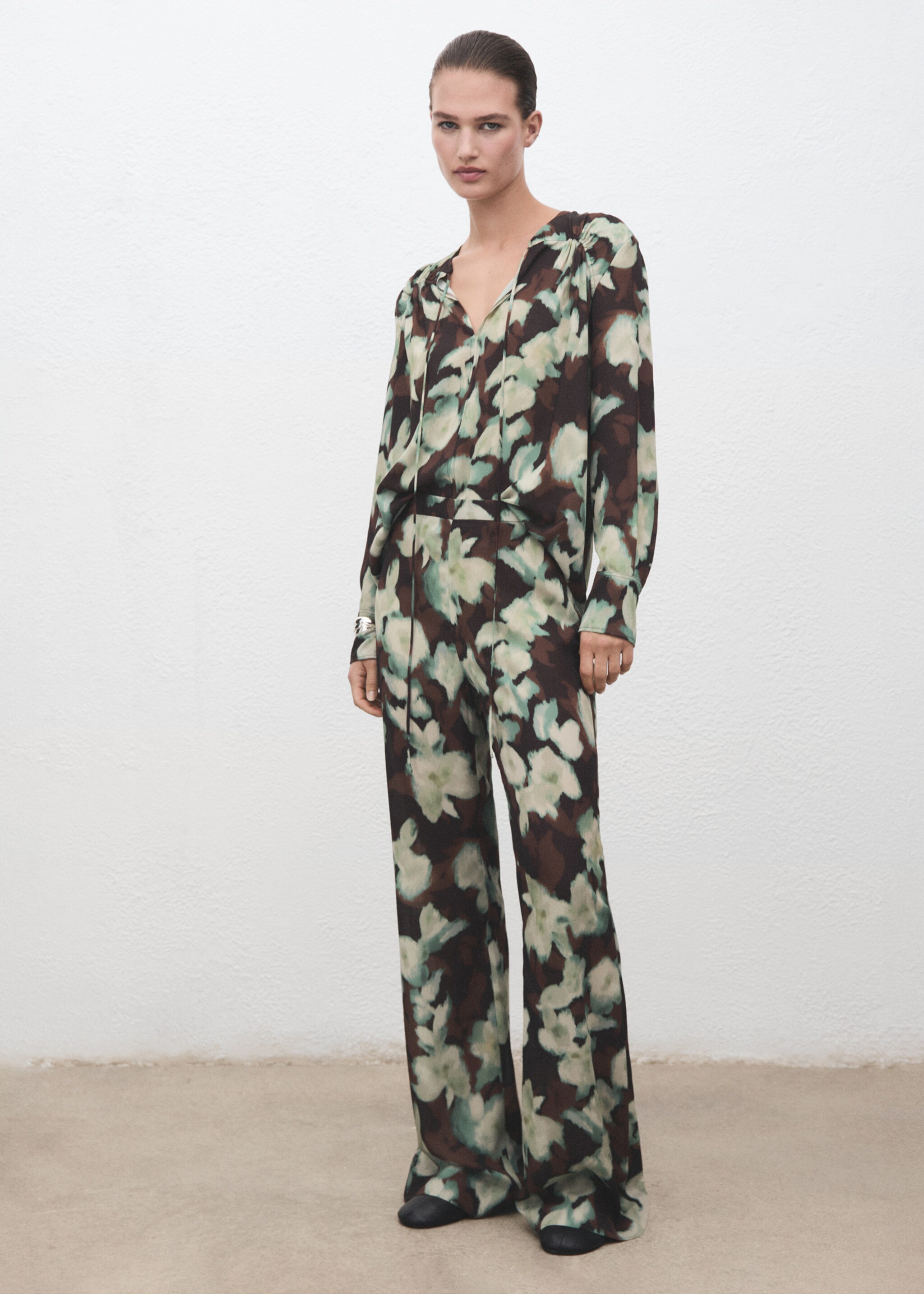 Chiffon blouse with bow neckline - General plane, Green. Ref: 17057818-00.