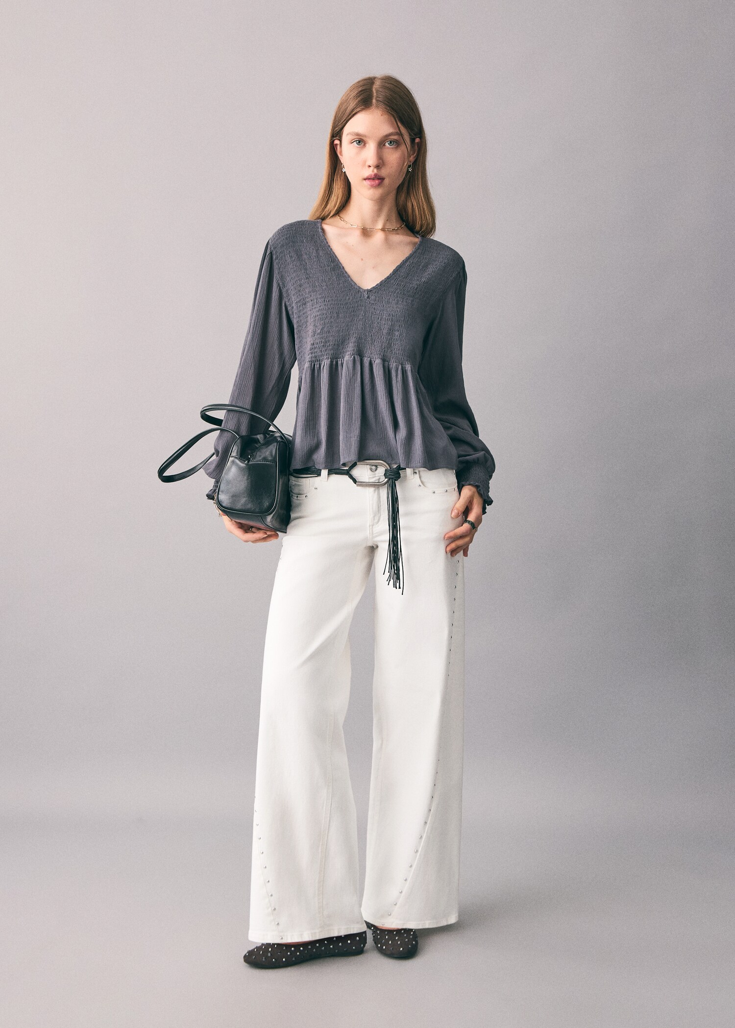 Wideleg-Jeans mit Nieten - Allgemeine Ansicht