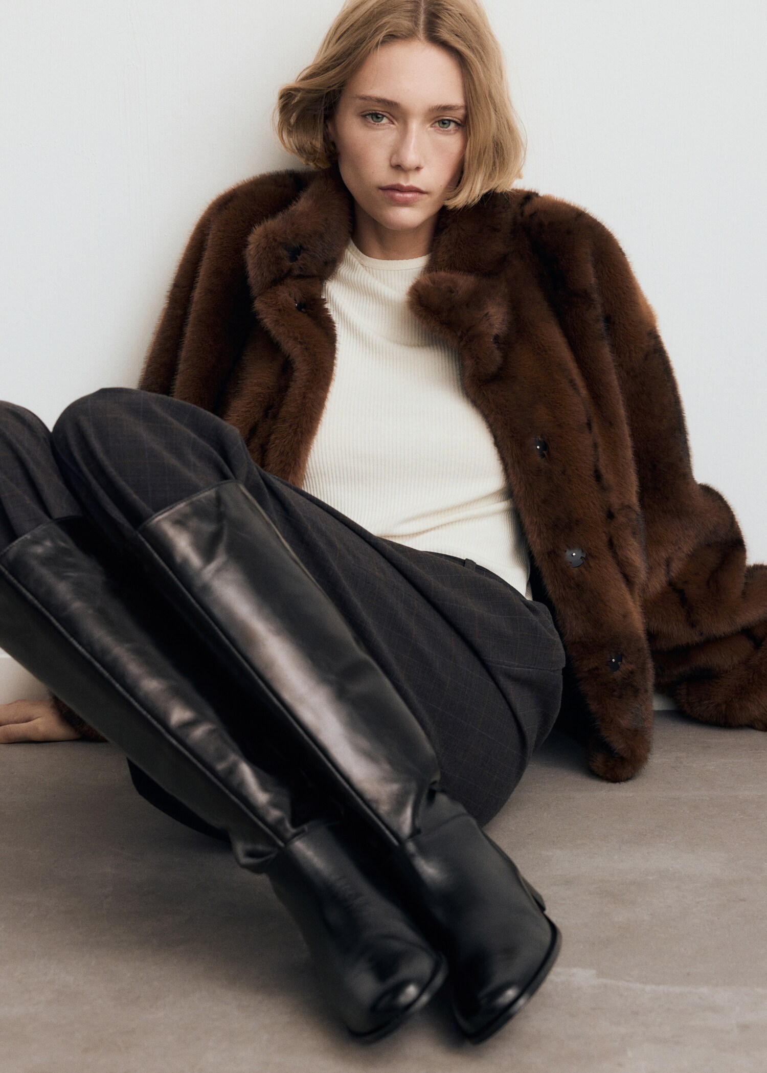 Knee-high leather boots - General plane