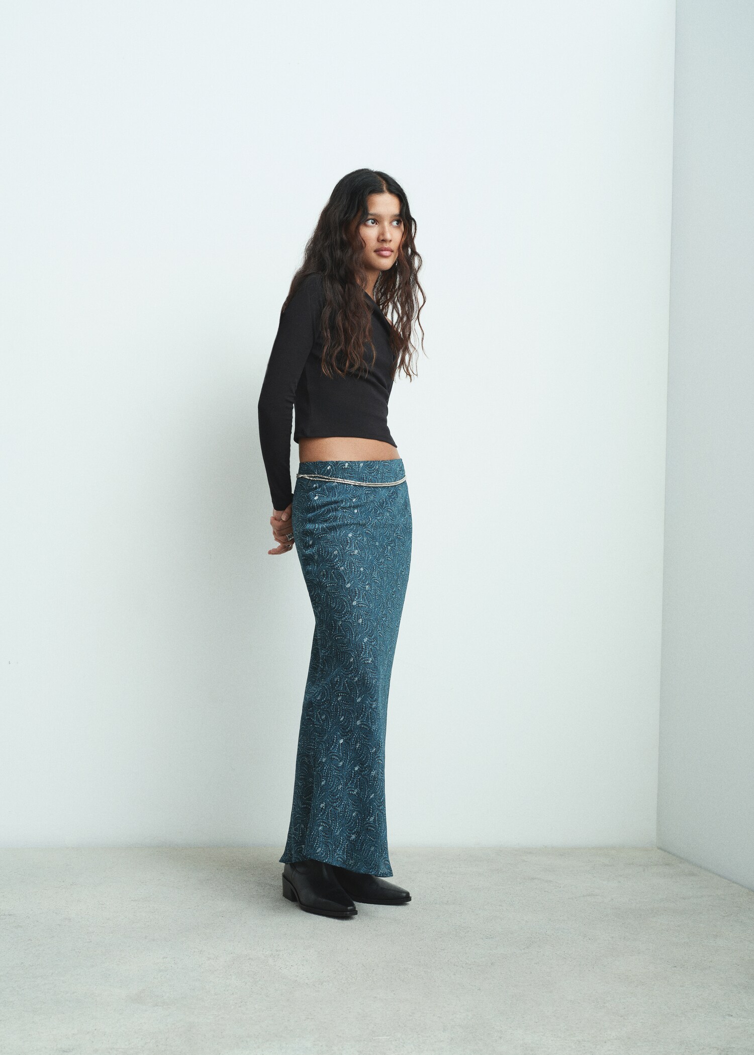 Saia comprida de lurex - Plano geral