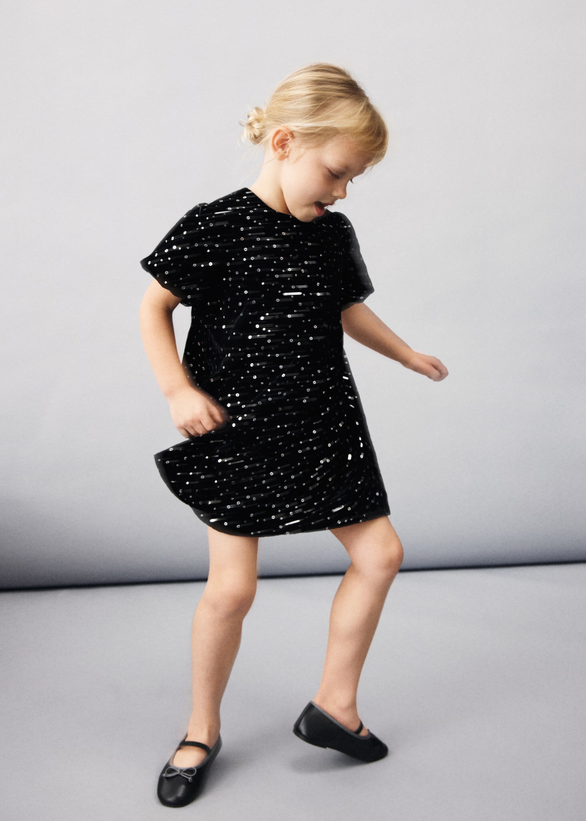 Short dress with sequins - General plane, Black. Ref: 17059101-00.