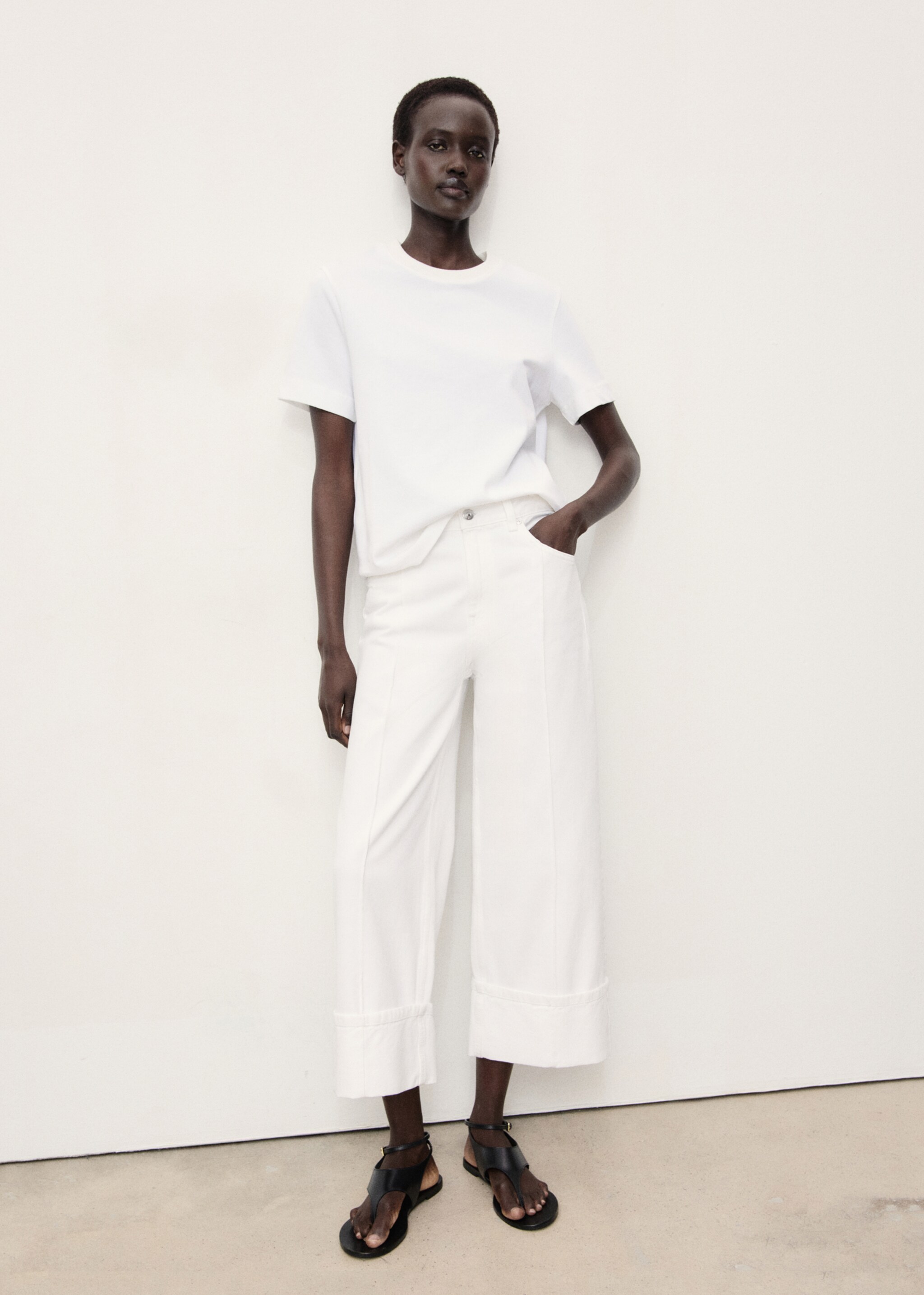 Wide leg cropped jeans with turned-up hem - General plane