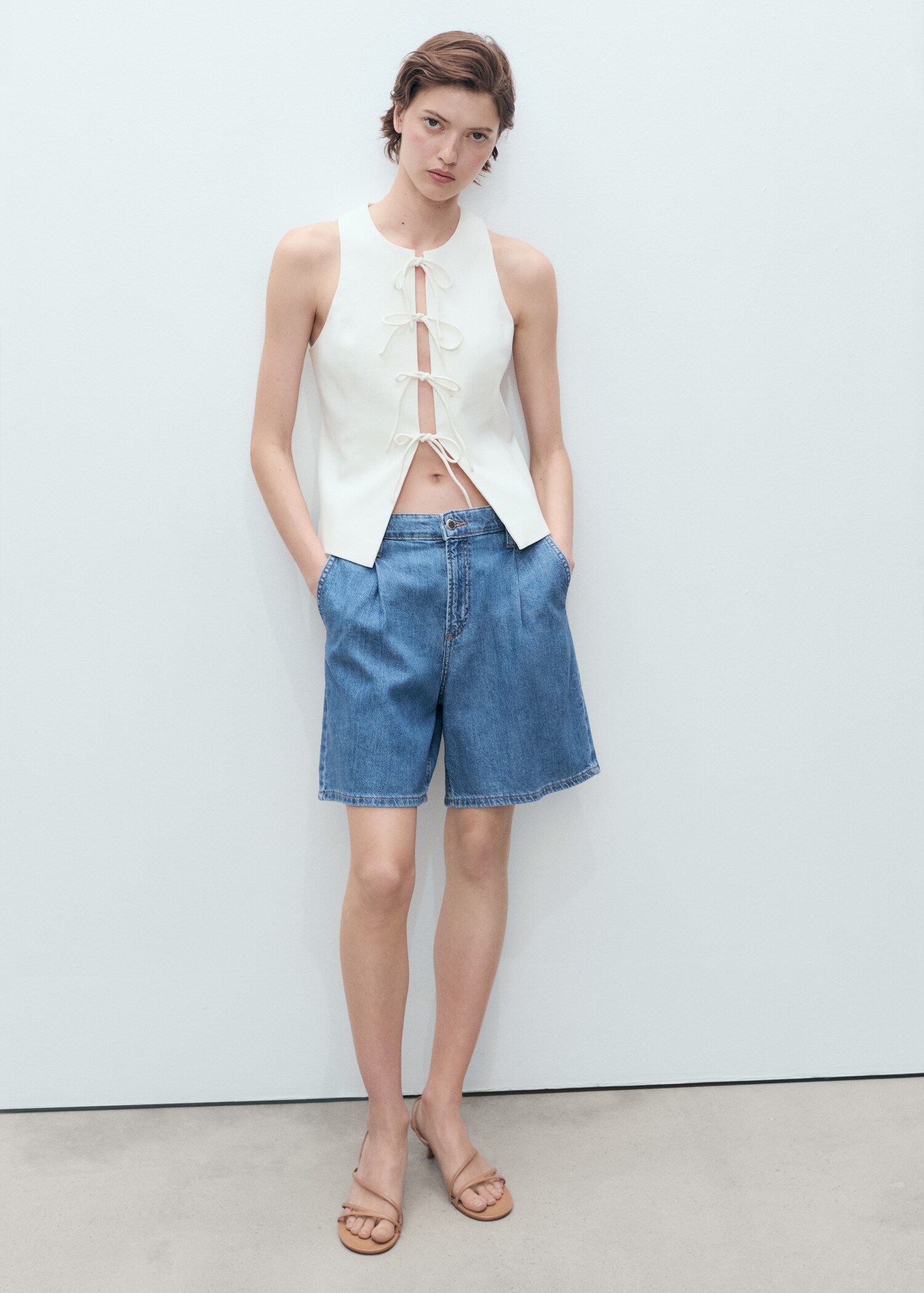 Pleated denim Bermuda shorts - General plane
