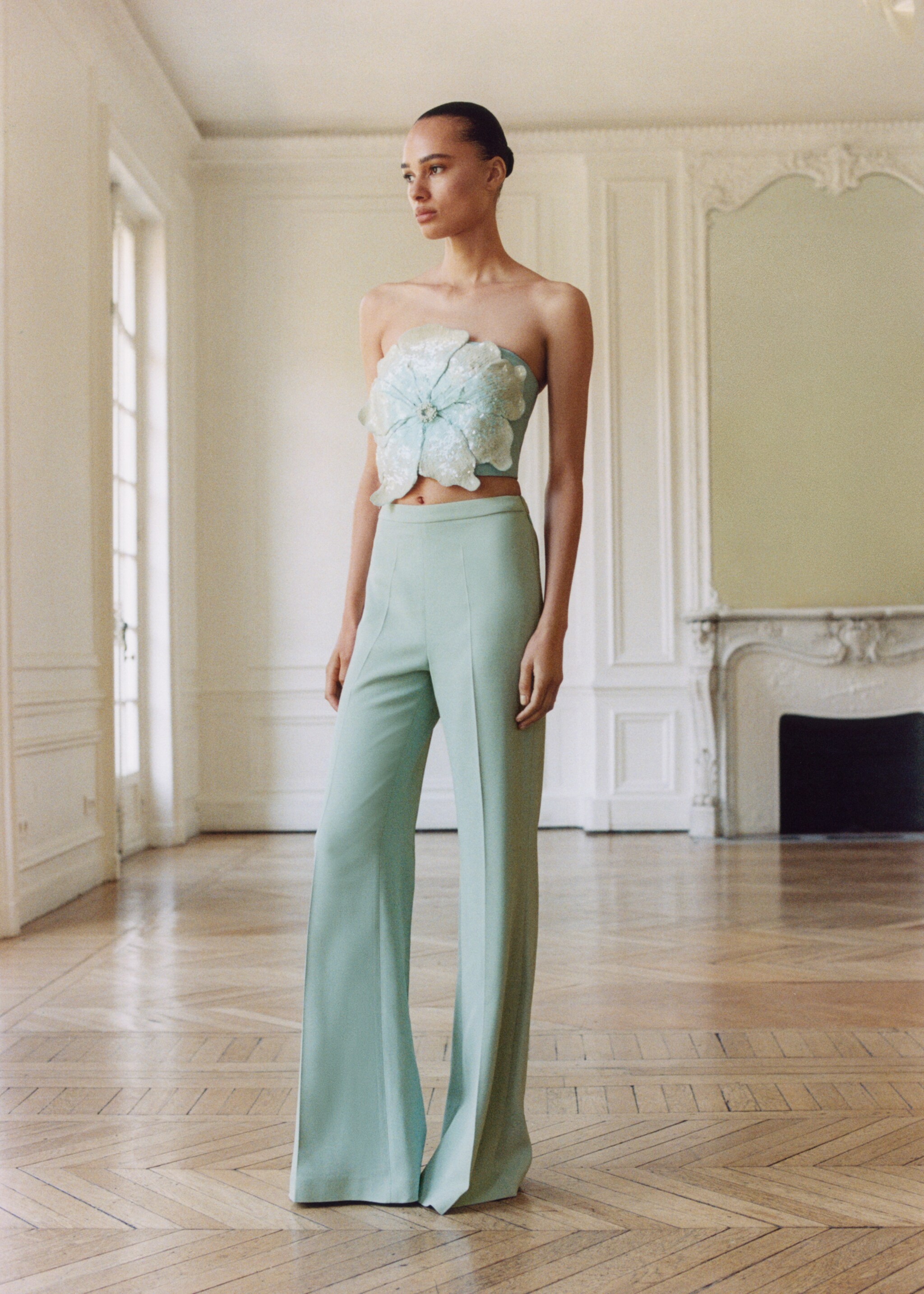 High-waist flared trousers - General plane
