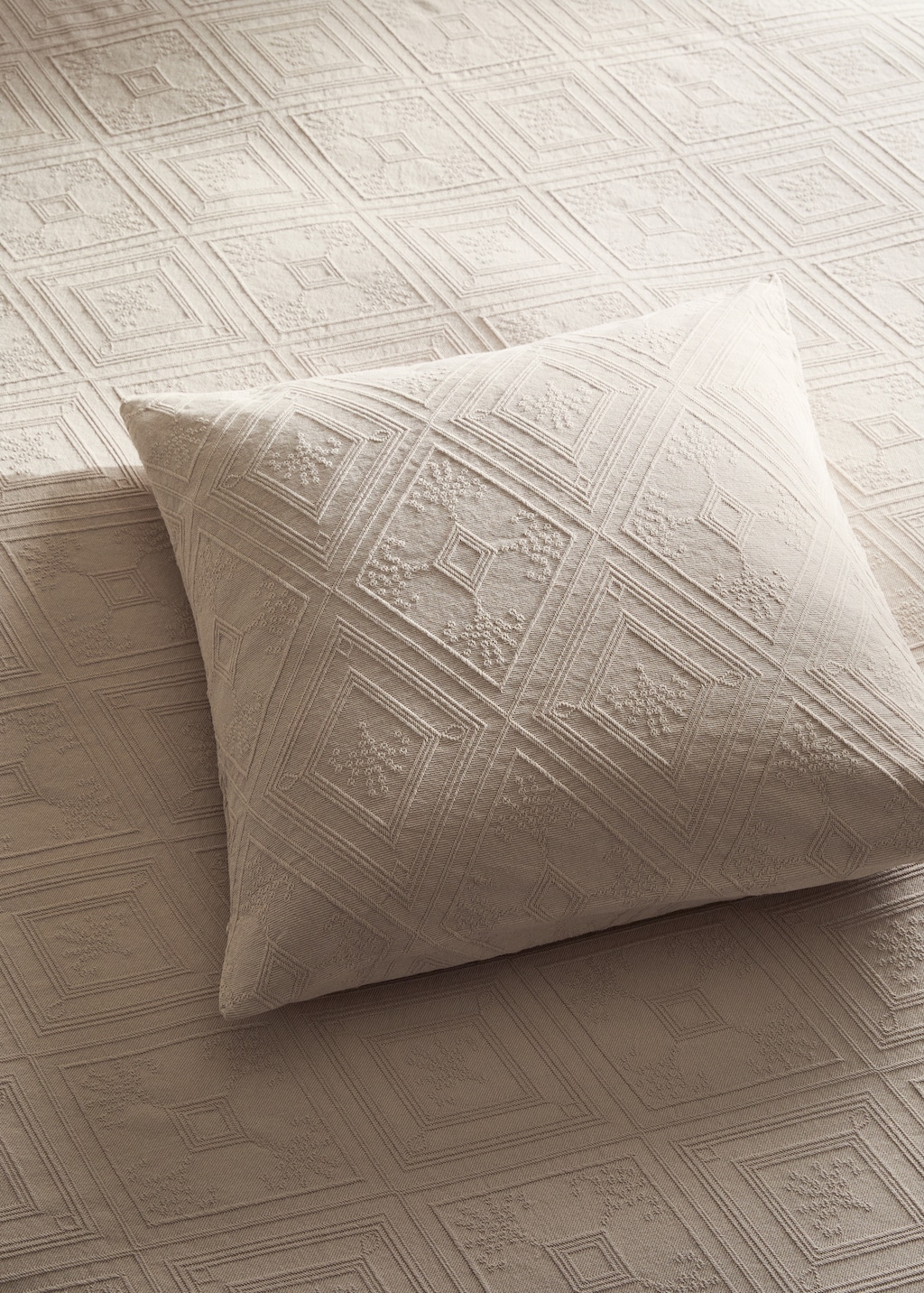 Cotton jacquard rhombus cushion cover 60x60 cm