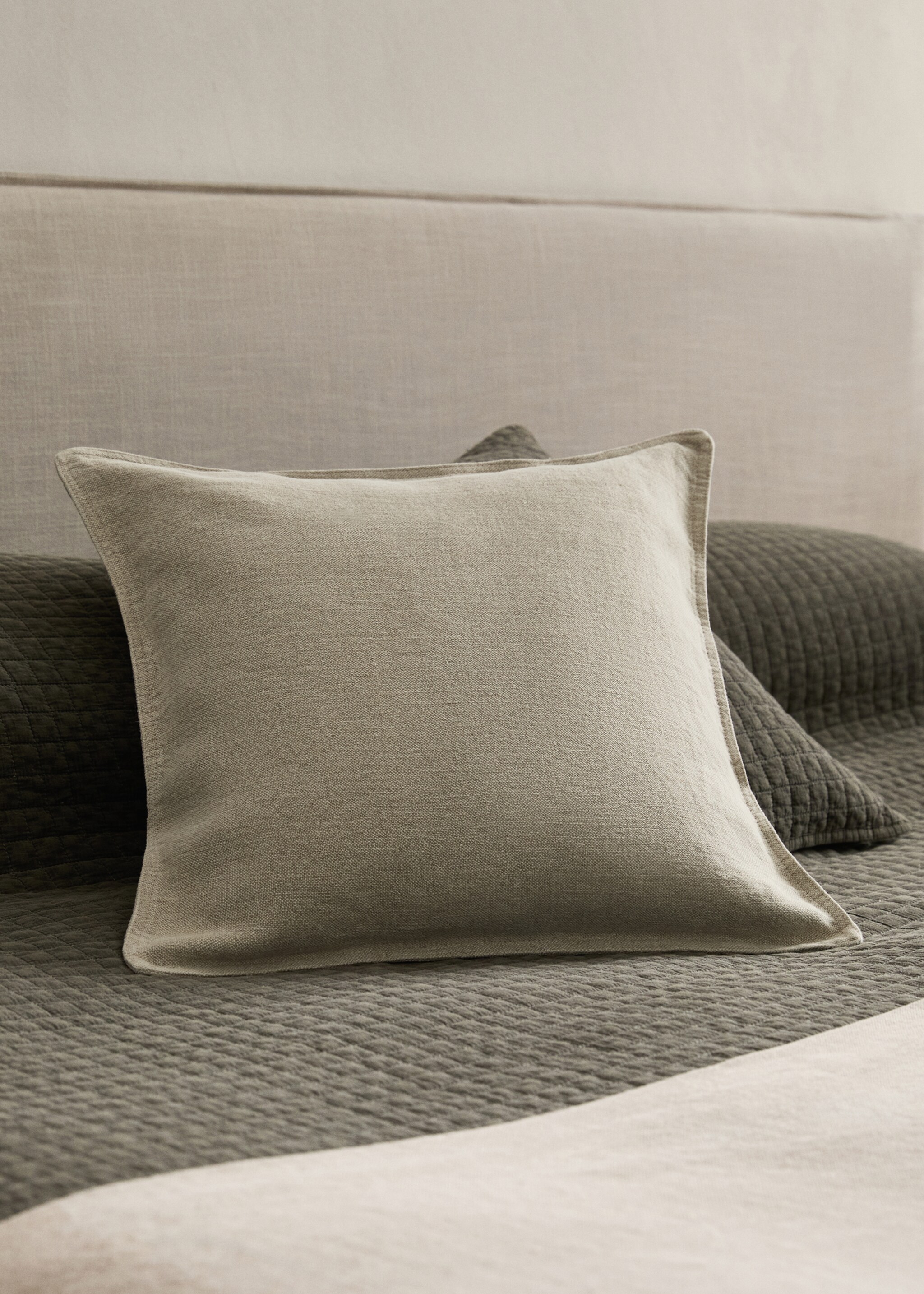 Kuddfodral i linne garment-dyed 45x45 cm - Allmän bild