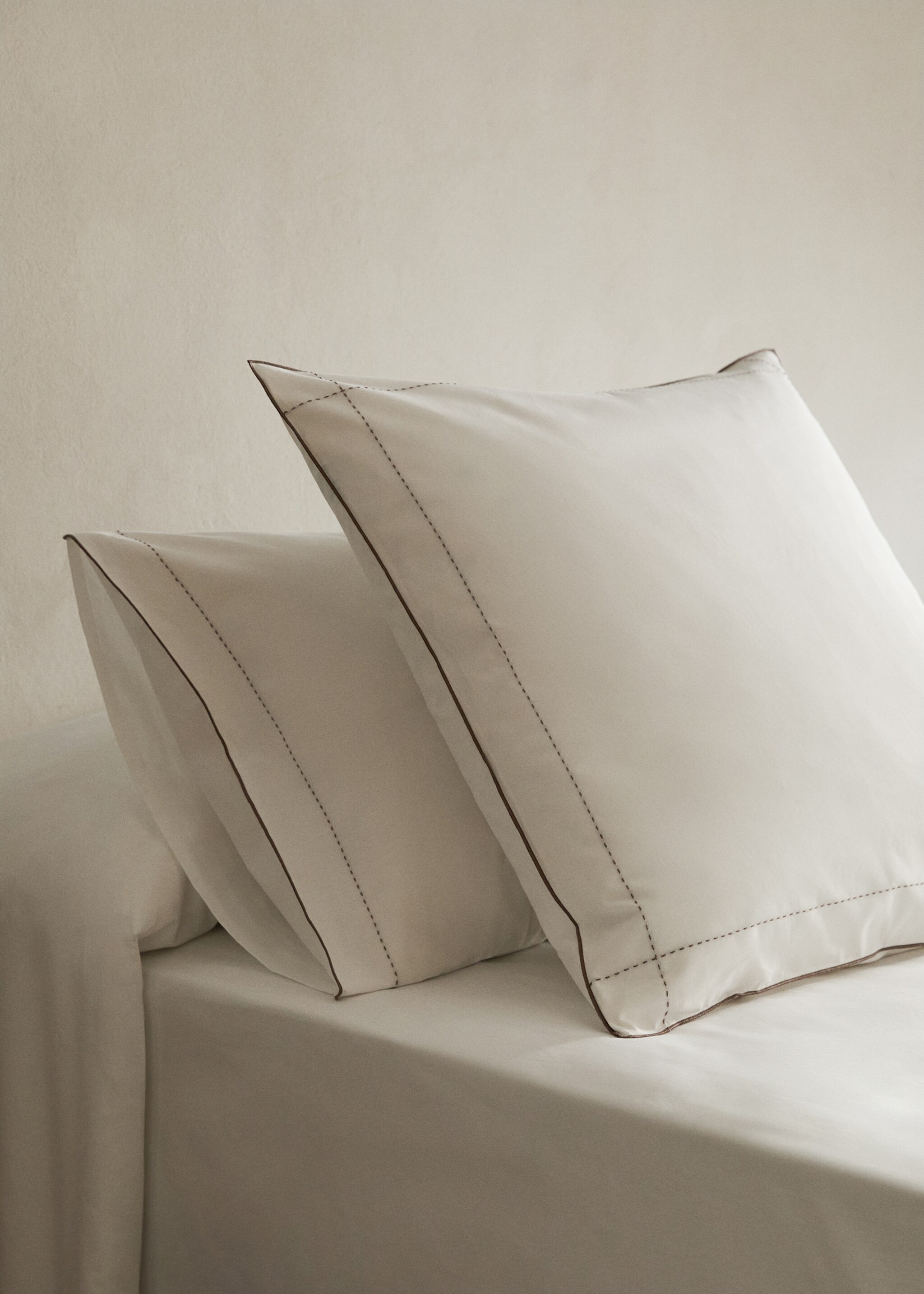 Two 200-thread count percale cotton pillowcases 50x75cm - General plane, White. Ref: 17061523-00.