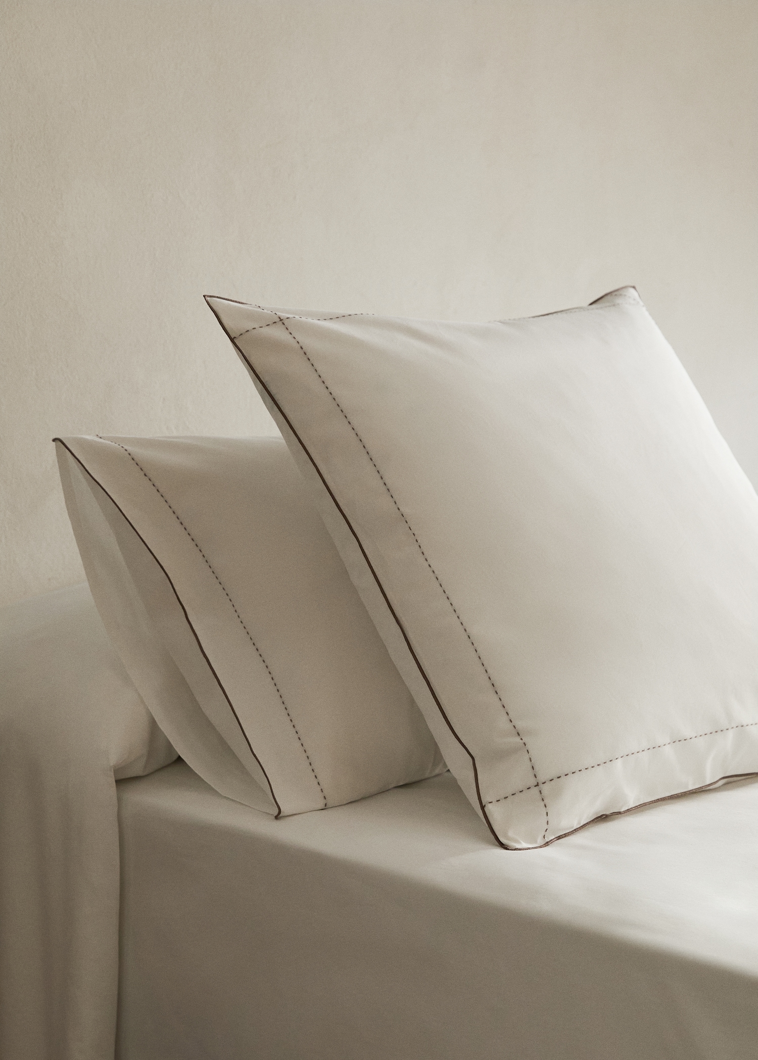 Two 200-thread count percale cotton pillowcases 50x75cm - General plane
