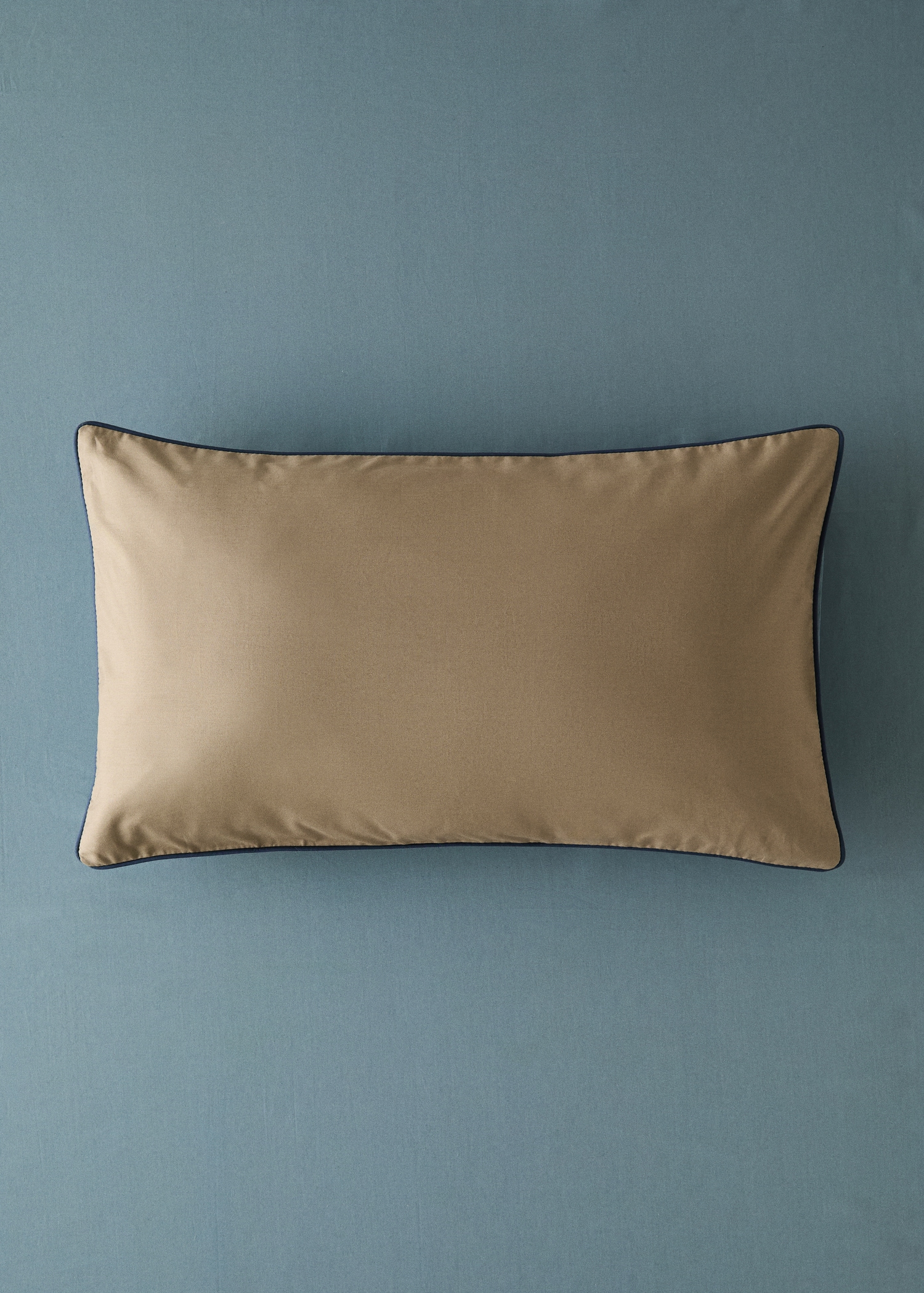 Reversible percale cotton pillowcase with contrasting piping 30x50 cm - General plane