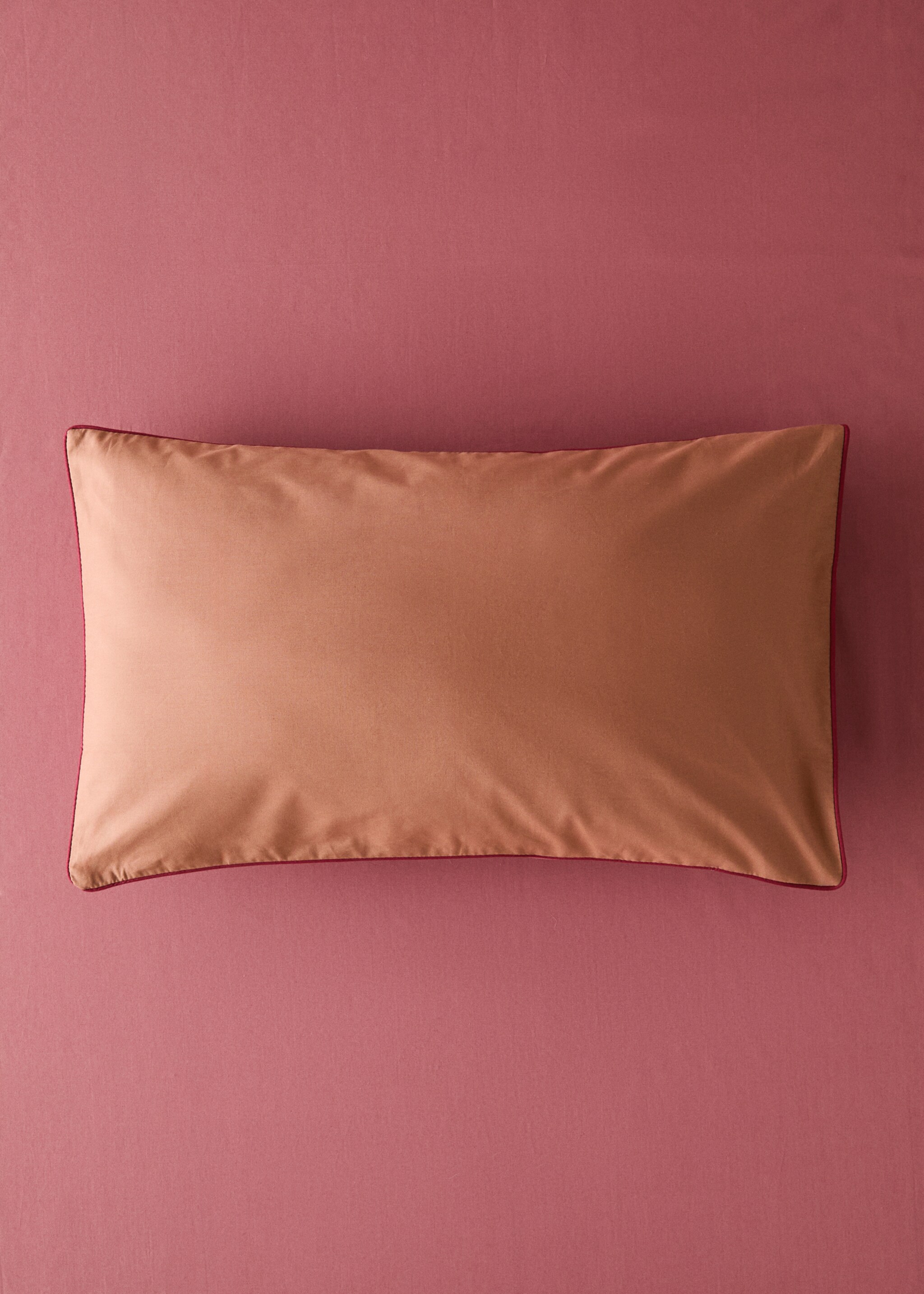 Reversible percale cotton pillowcase with contrasting piping 30x50 cm - General plane, Pink. Ref: 17061545-00.