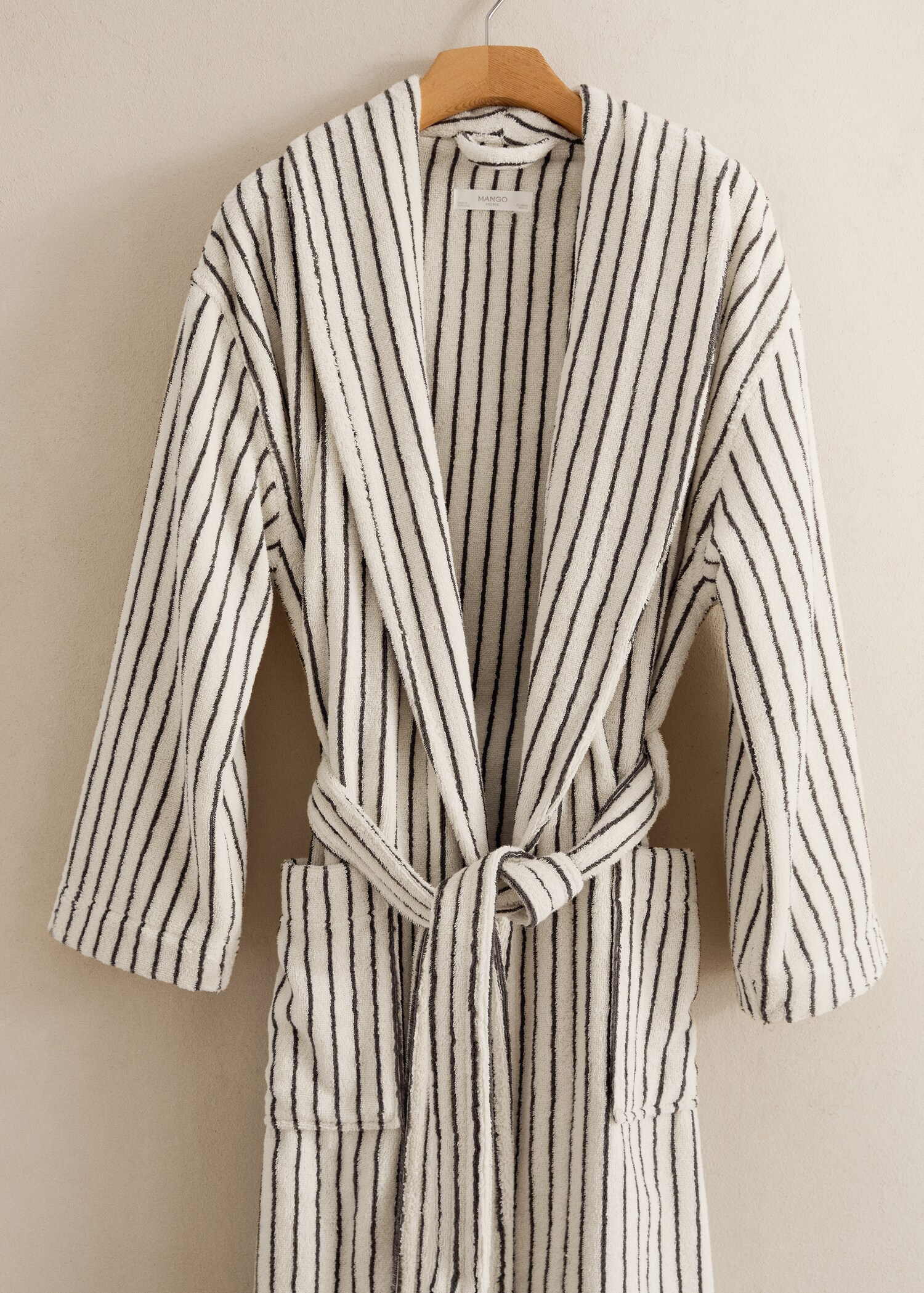 Two-tone striped bathrobe - General plane
