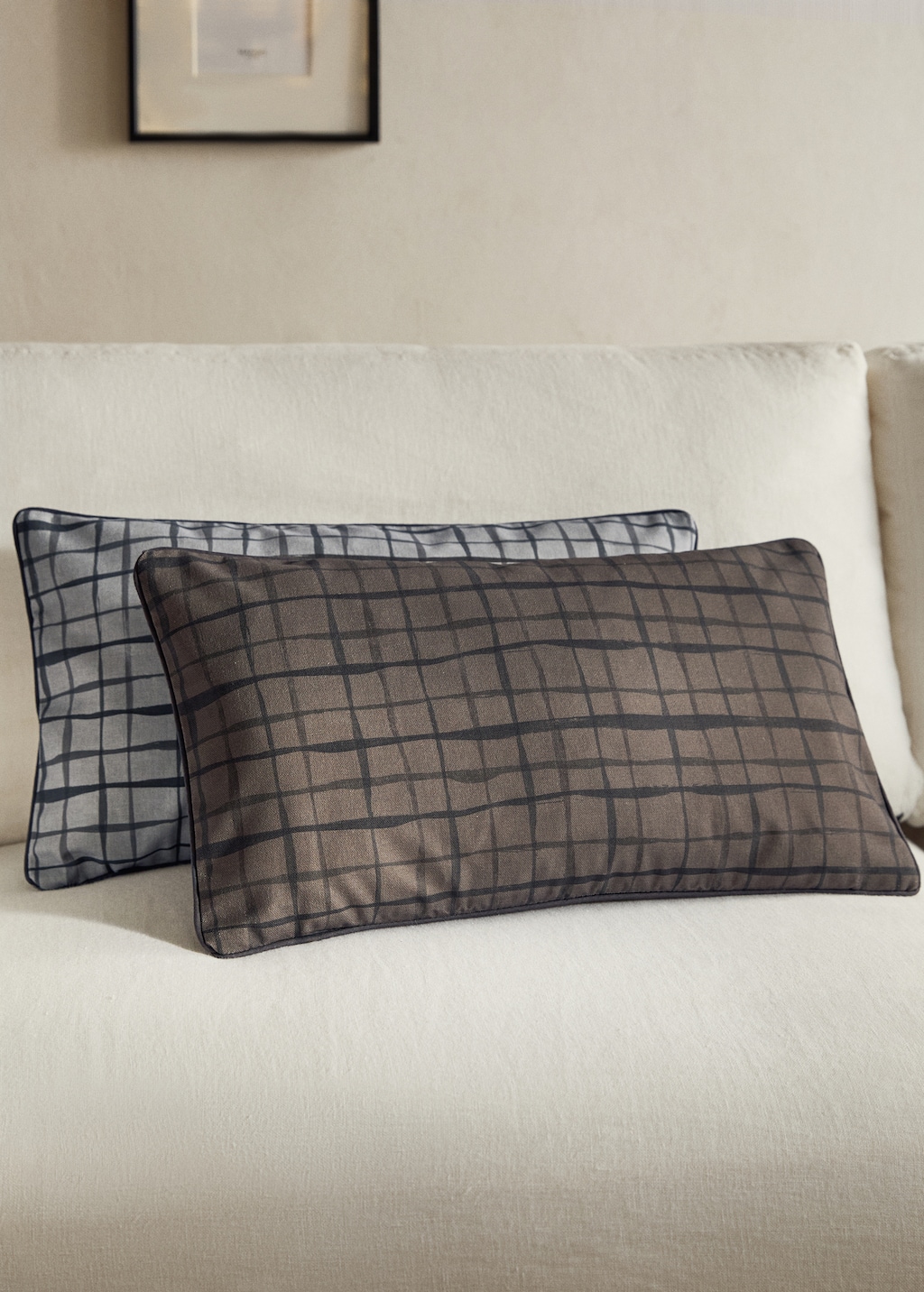 Checked-print cushion cover