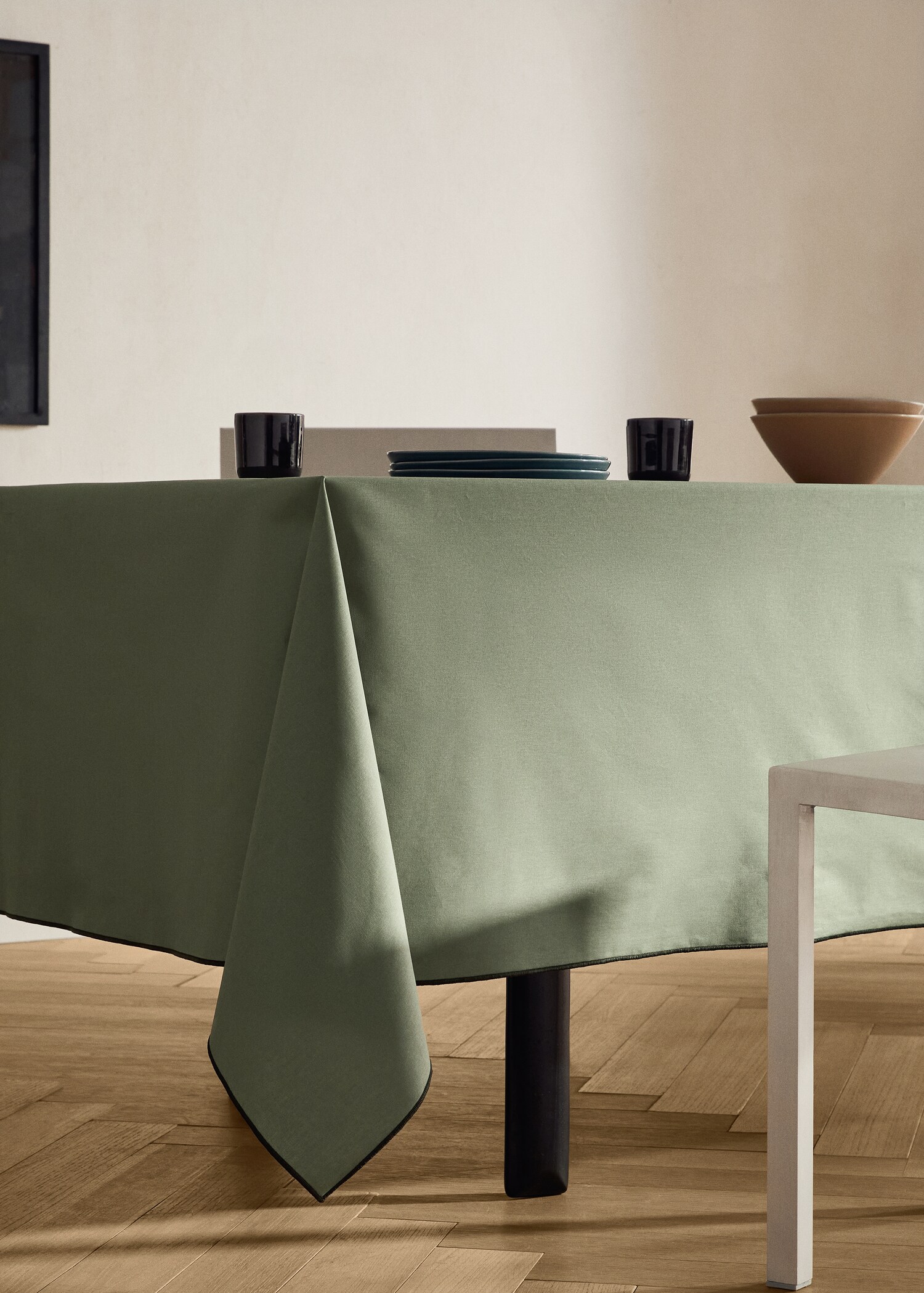 Resin cotton overlocked tablecloth 8 to 10 diners - General plane