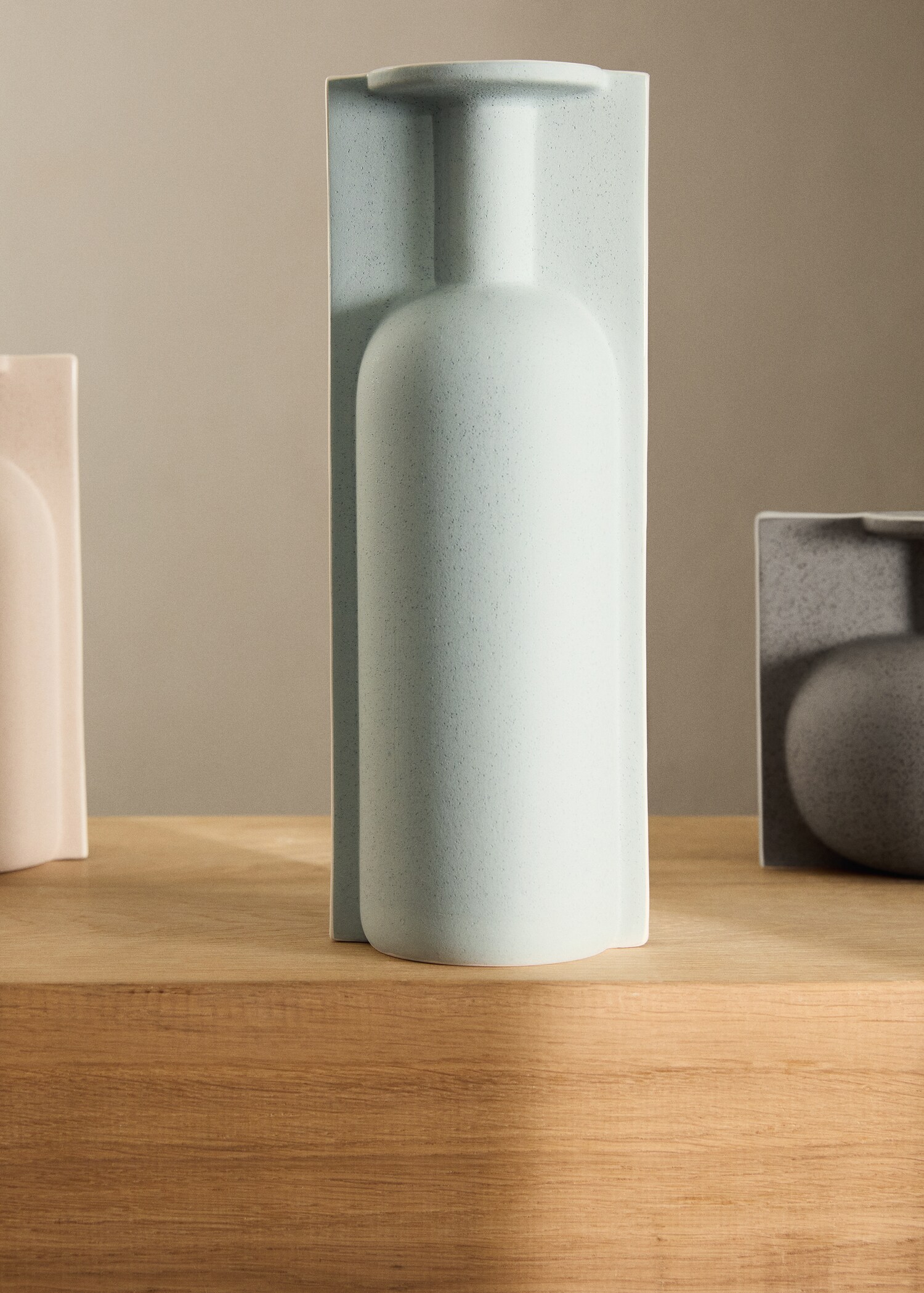 Large earthenware bottle vase - General plane