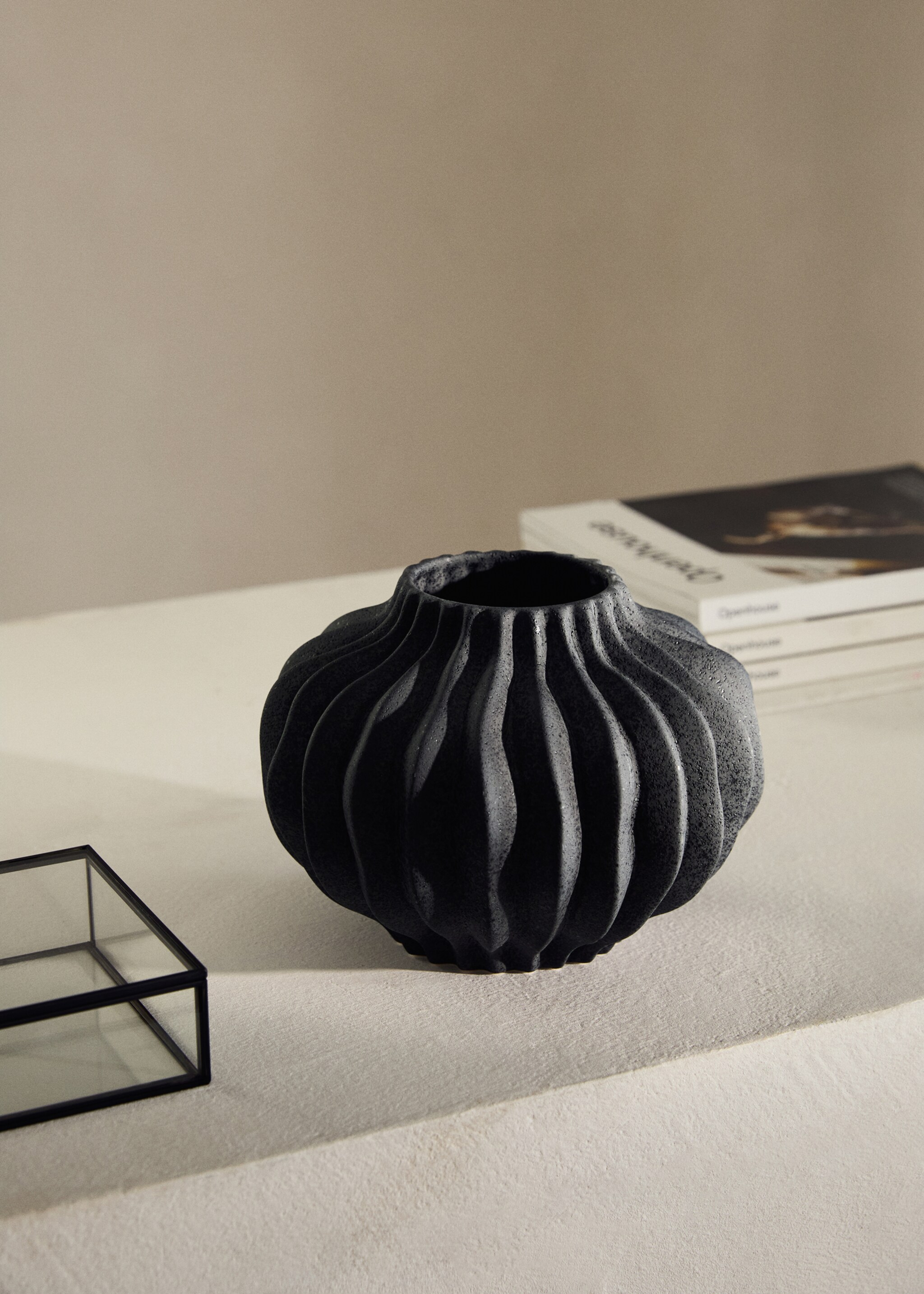 Small organic earthenware vase - General plane, Charcoal. Ref: 17061589-00.