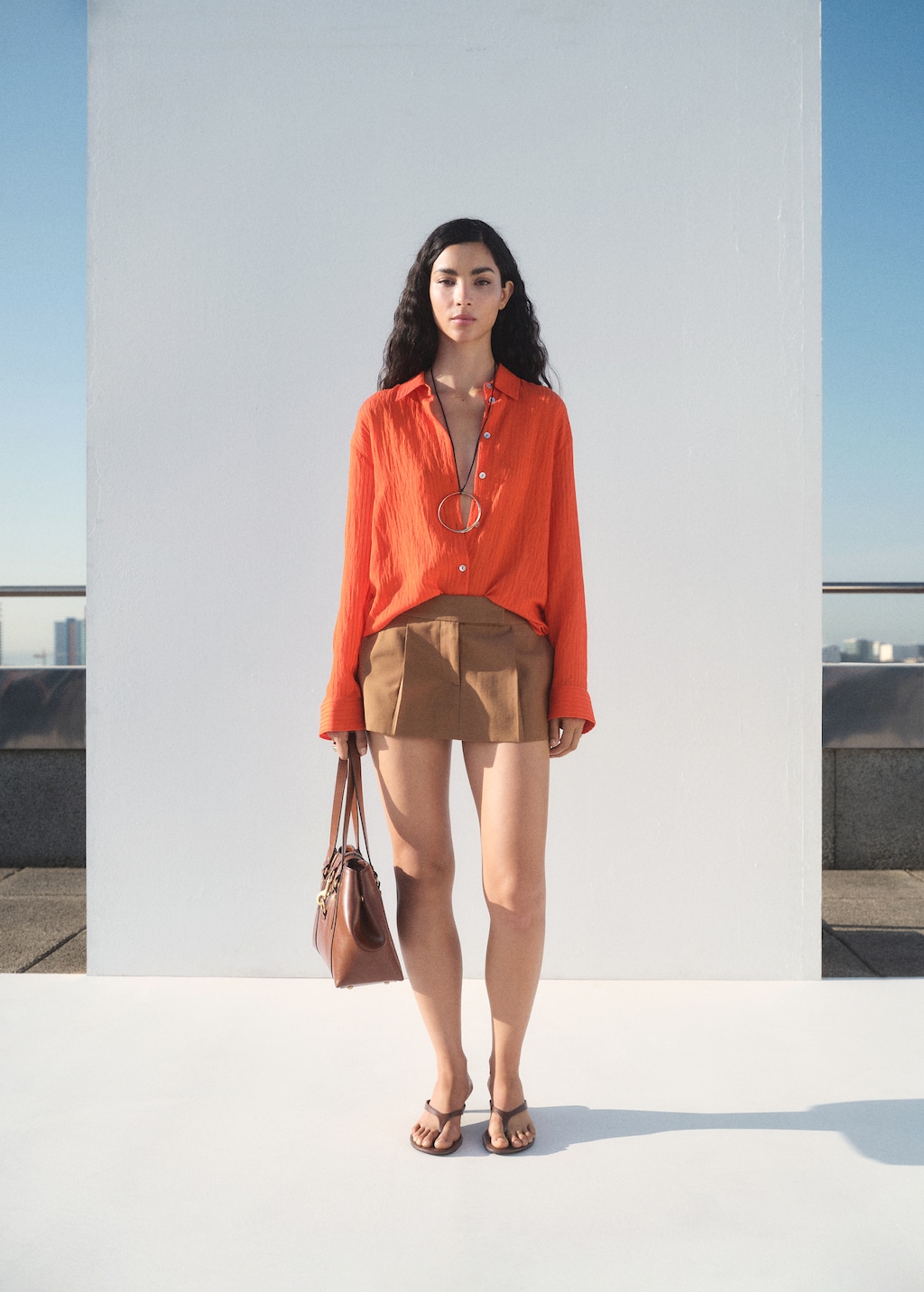 I Saw It First 【 Oversized Crinkled Shirt Women 】 ファッション レディースファッション トップス その他トップス レデ Oversized crinkled-effect shirt - Women | MANGO USA