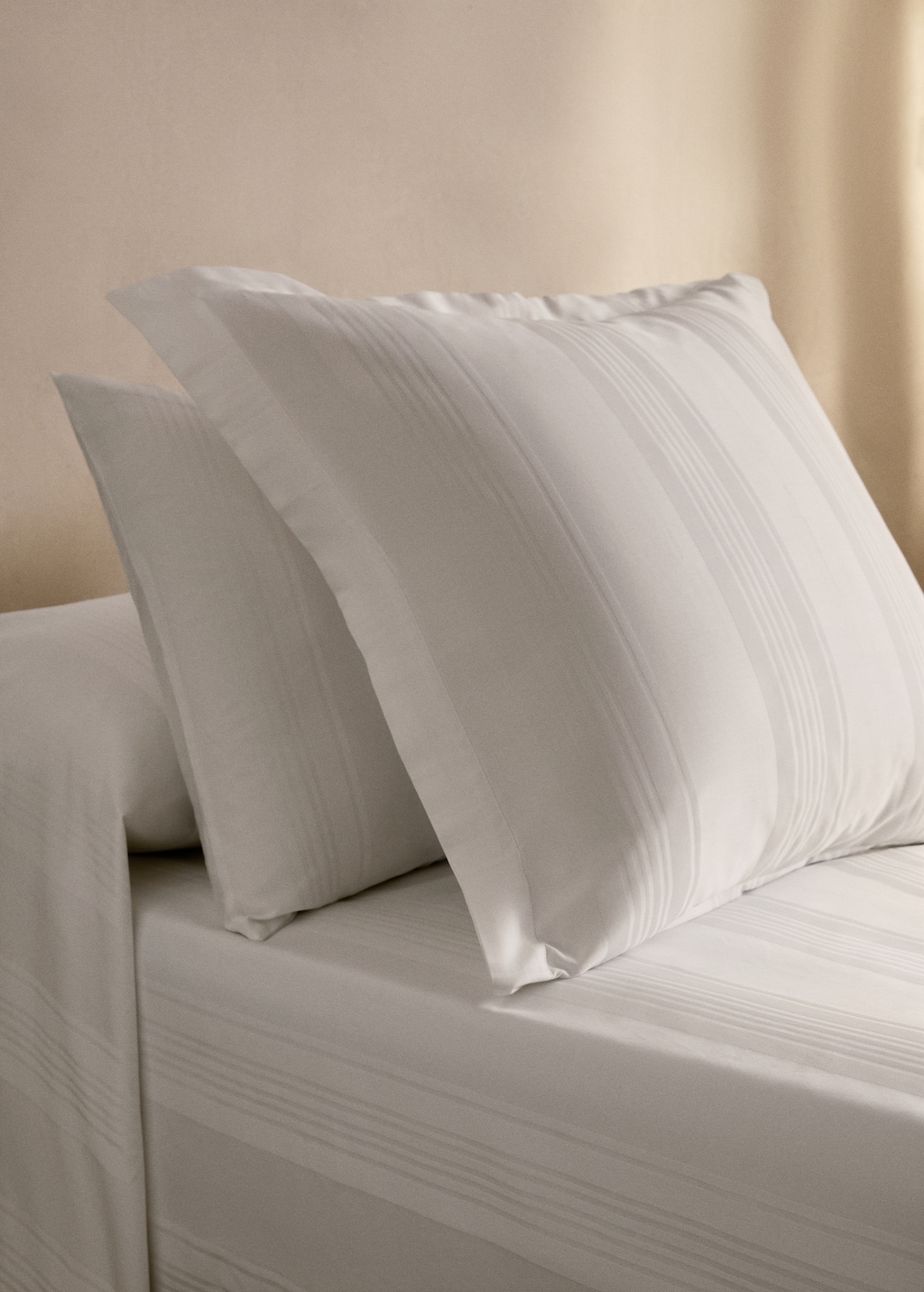 Two 300-thread count cotton satin striped pillowcases 50x75 cm