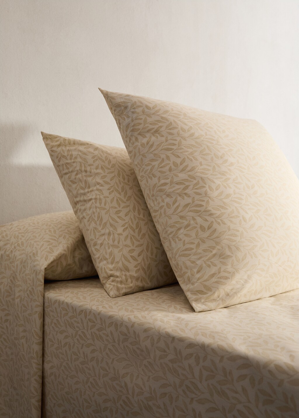 Two percale cotton pillowcases with leaf print 50x75 cm