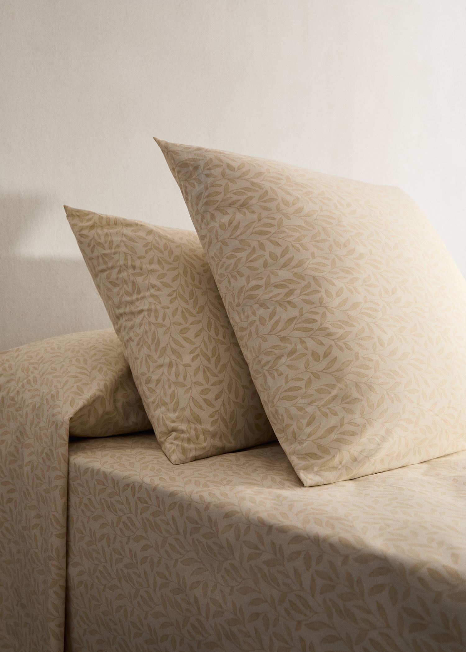 Two percale cotton pillowcases with leaf print 50x75 cm - General plane