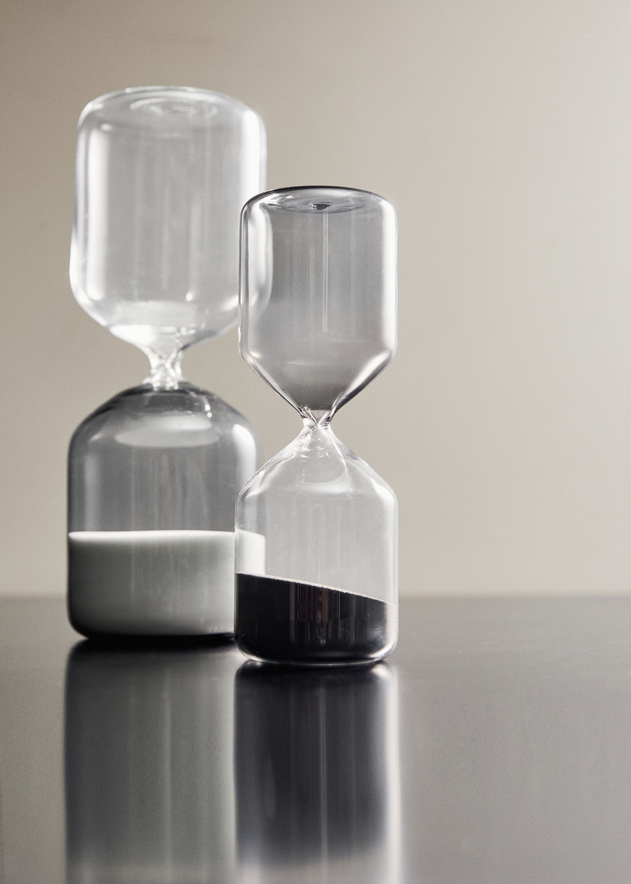 Medium hourglass - General plane, Black. Ref: 17063818-00.