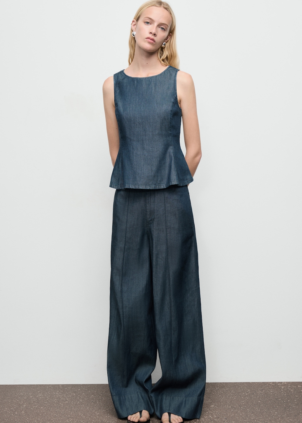 Wide leg denim pants with stitching