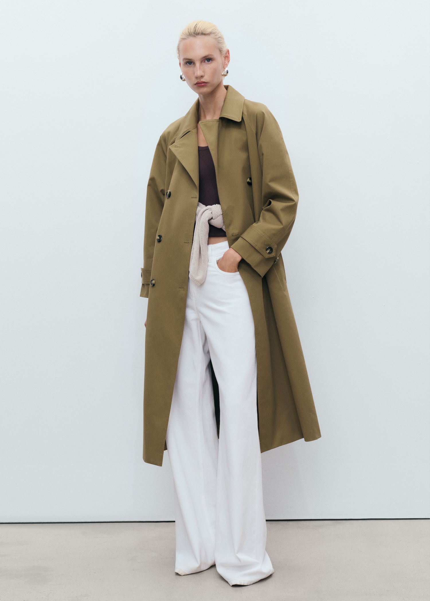 Long double-breasted trench coat - General plane