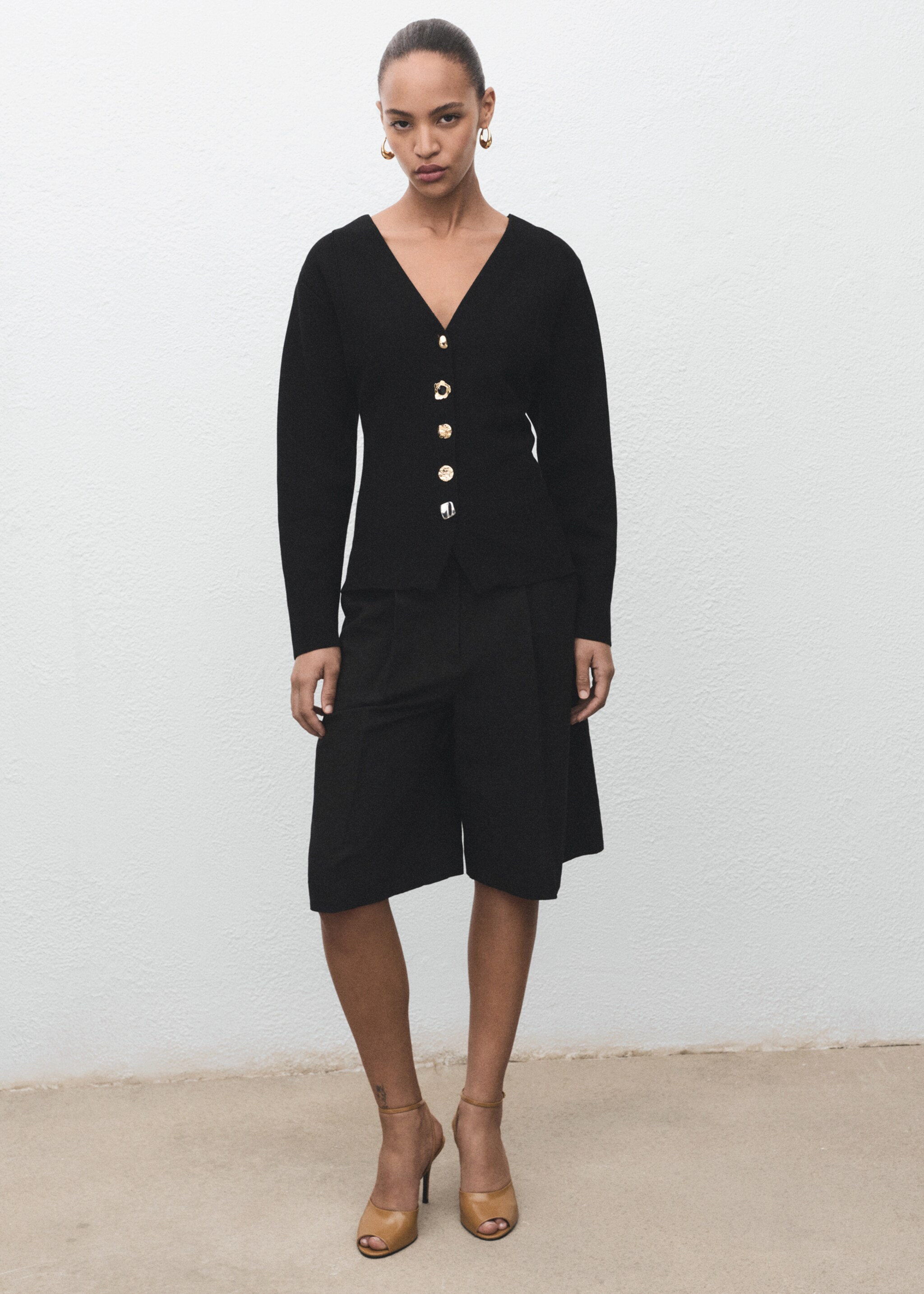 Knitted jacket with jewel buttons - General plane